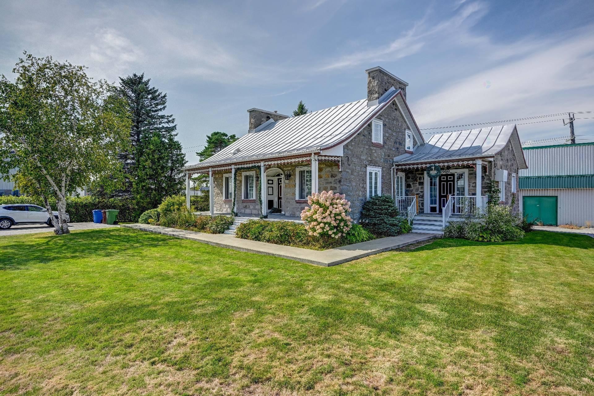 









1666


Route 335

,
Saint-Lin/Laurentides,




QC
J5M1Y2

