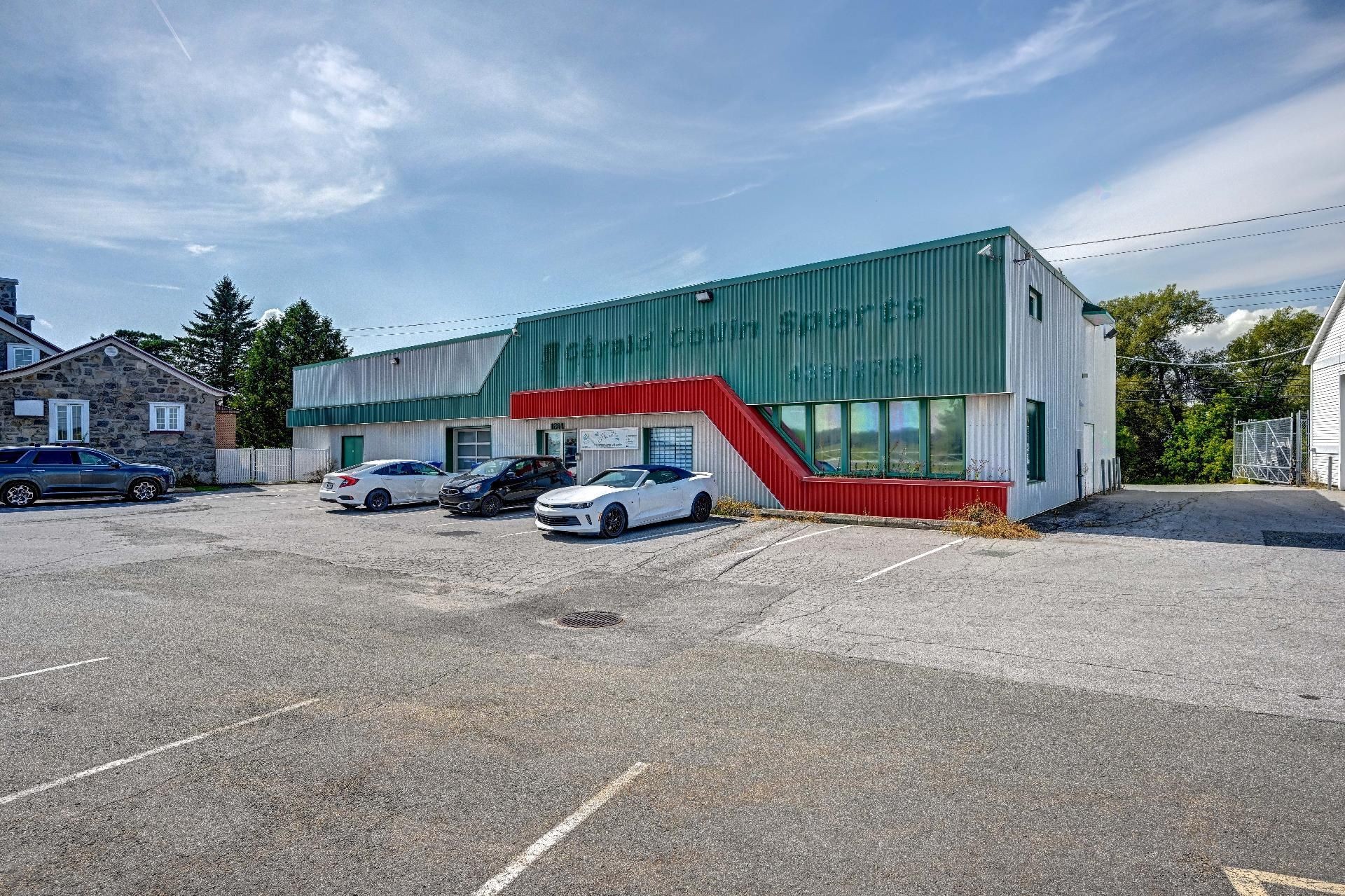 









1666


Route 335

,
Saint-Lin/Laurentides,




QC
J5M1Y2

