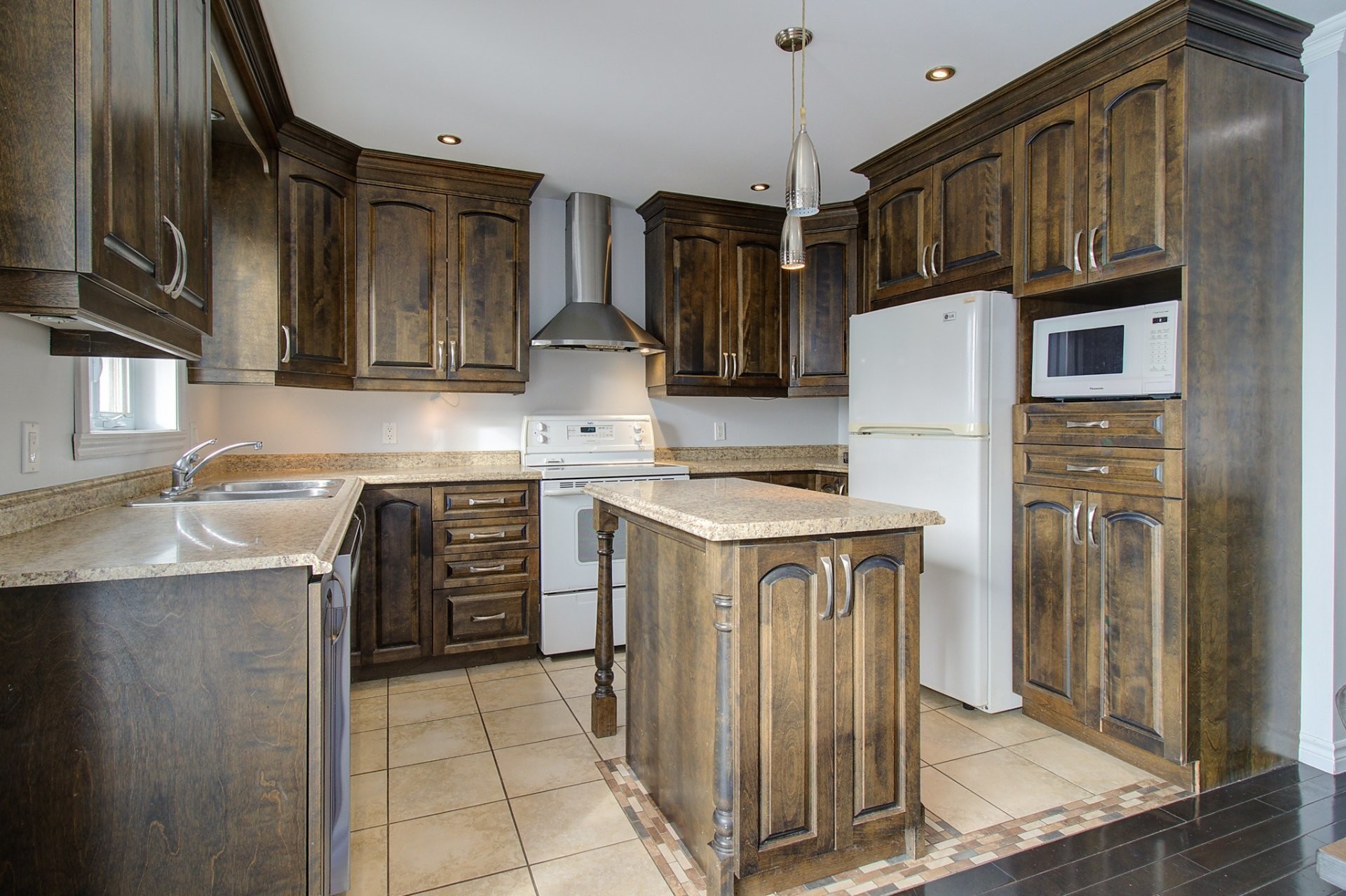 









1624


Rue Monti

,
Sherbrooke (Brompton/Rock Forest/Saint-Élie/Deauville),




QC
J1N0K9

