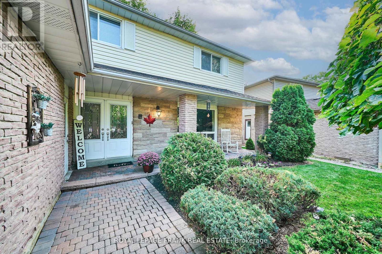 












7 JUDY COURT

,
Markham (Markham Village),




Ontario
L3P3R8

