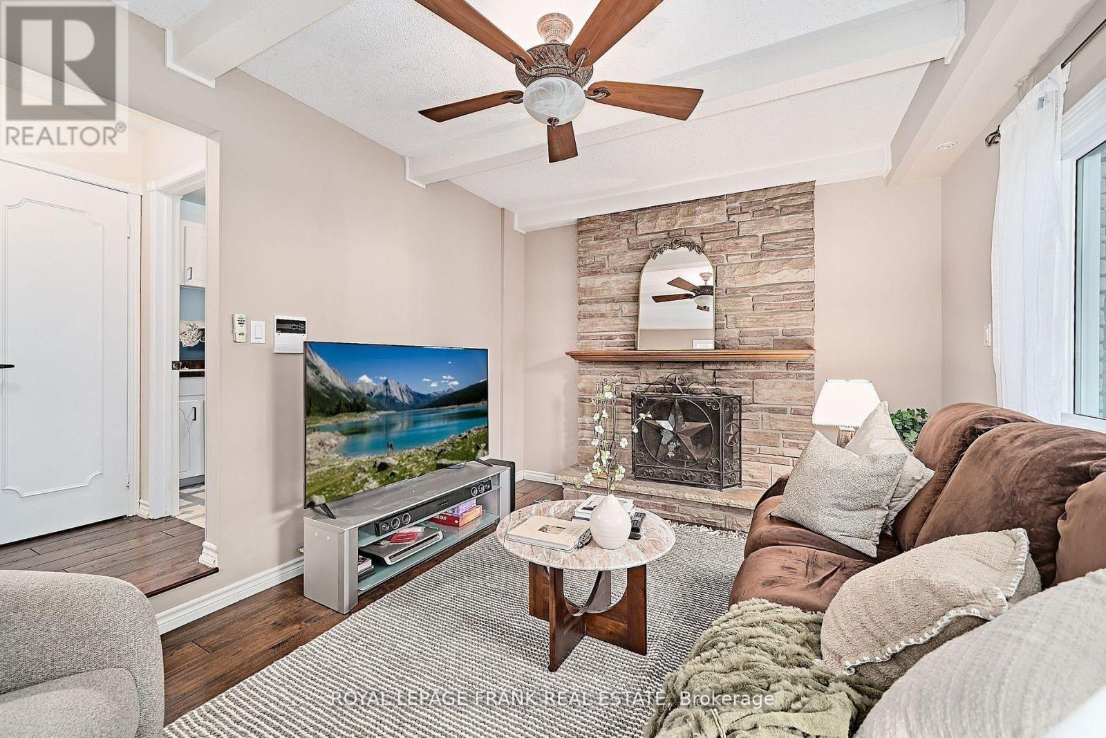 












7 JUDY COURT

,
Markham (Markham Village),




Ontario
L3P3R8

