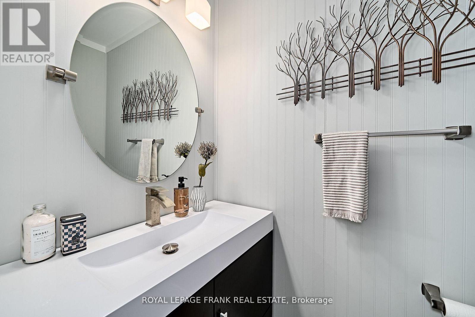 












7 JUDY COURT

,
Markham (Markham Village),




Ontario
L3P3R8

