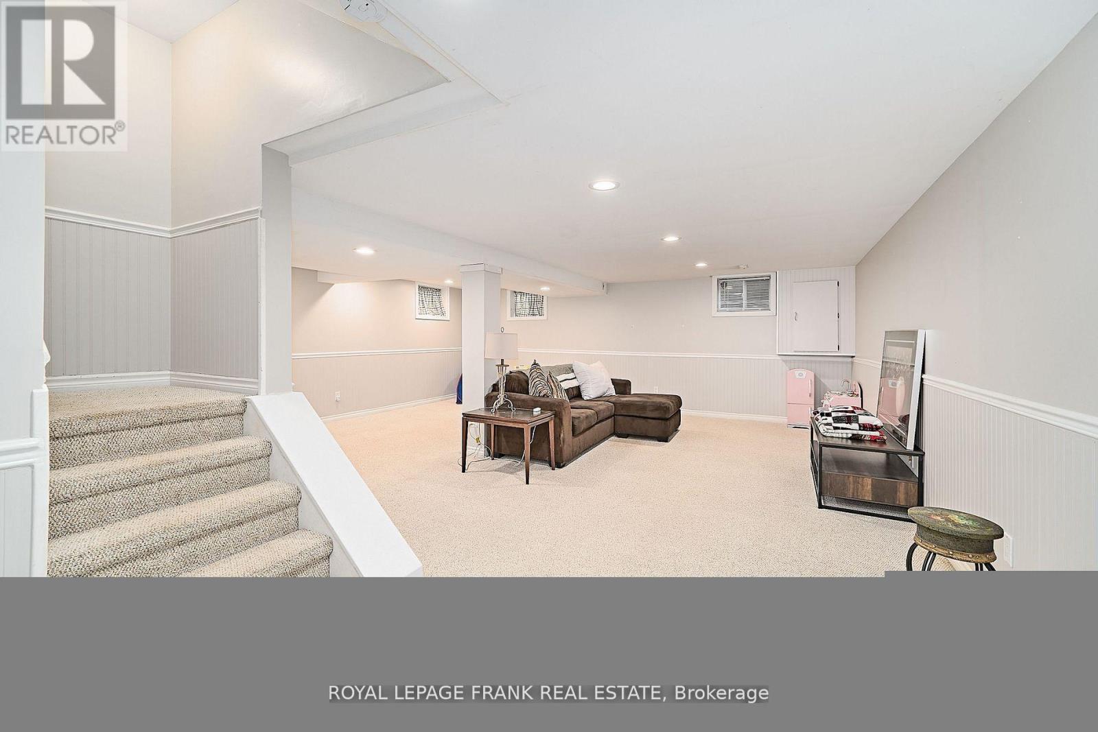 












7 JUDY COURT

,
Markham (Markham Village),




Ontario
L3P3R8

