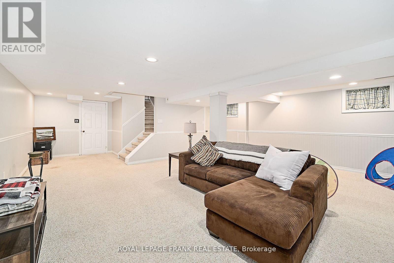 












7 JUDY COURT

,
Markham (Markham Village),




Ontario
L3P3R8

