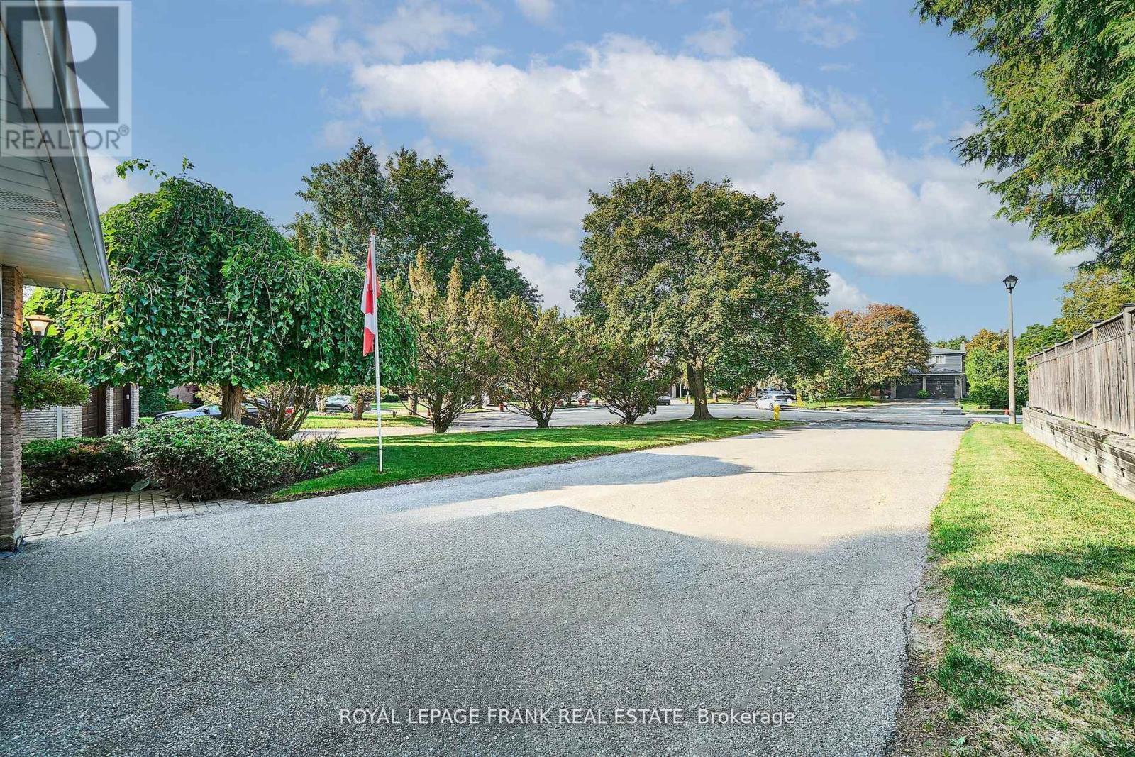 












7 JUDY COURT

,
Markham (Markham Village),




Ontario
L3P3R8

