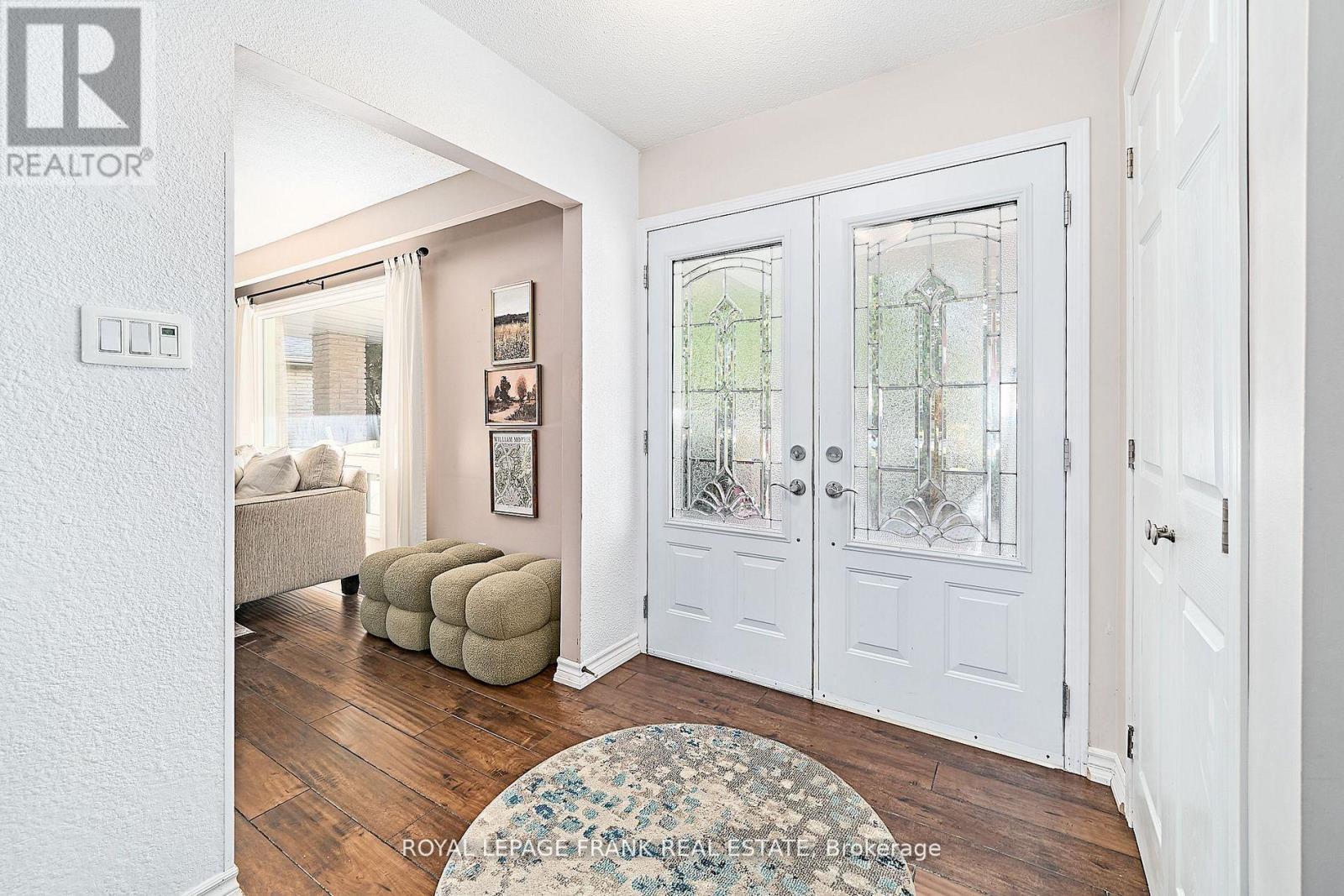 












7 JUDY COURT

,
Markham (Markham Village),




Ontario
L3P3R8

