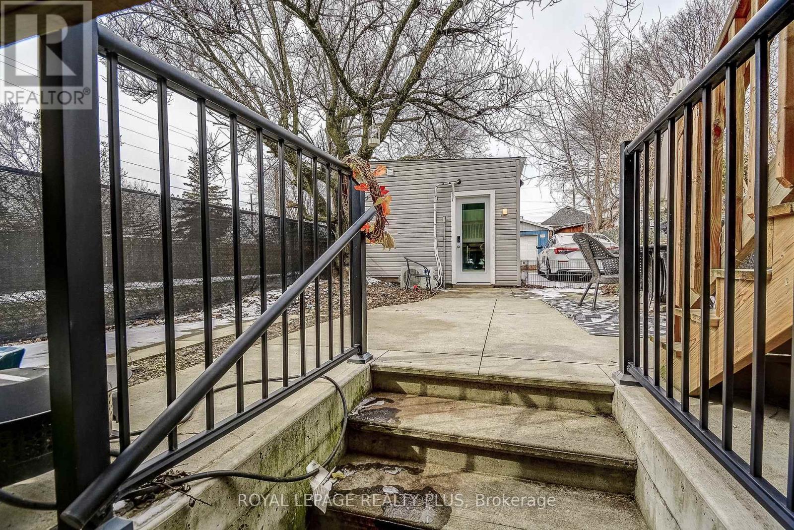 












58 EAST 22ND STREET

,
Hamilton,




Ontario
L8V2V3

