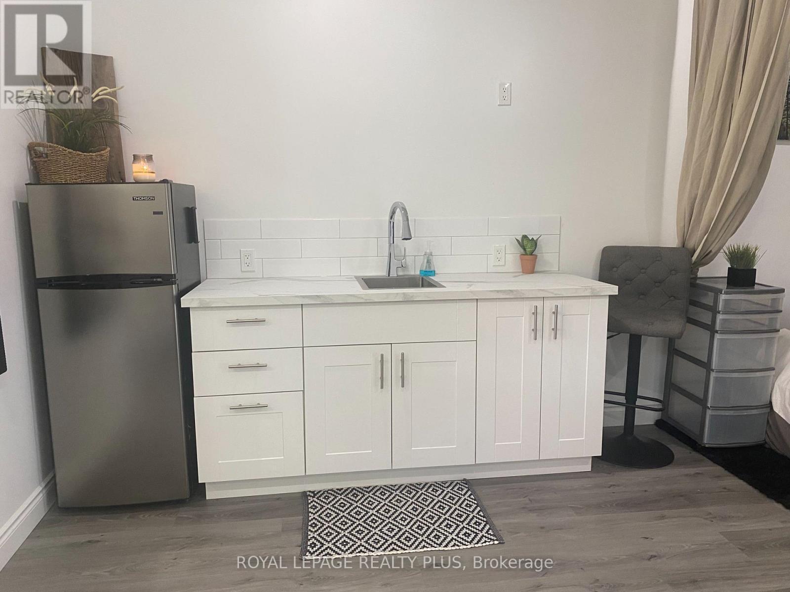 












58 EAST 22ND STREET

,
Hamilton,




Ontario
L8V2V3

