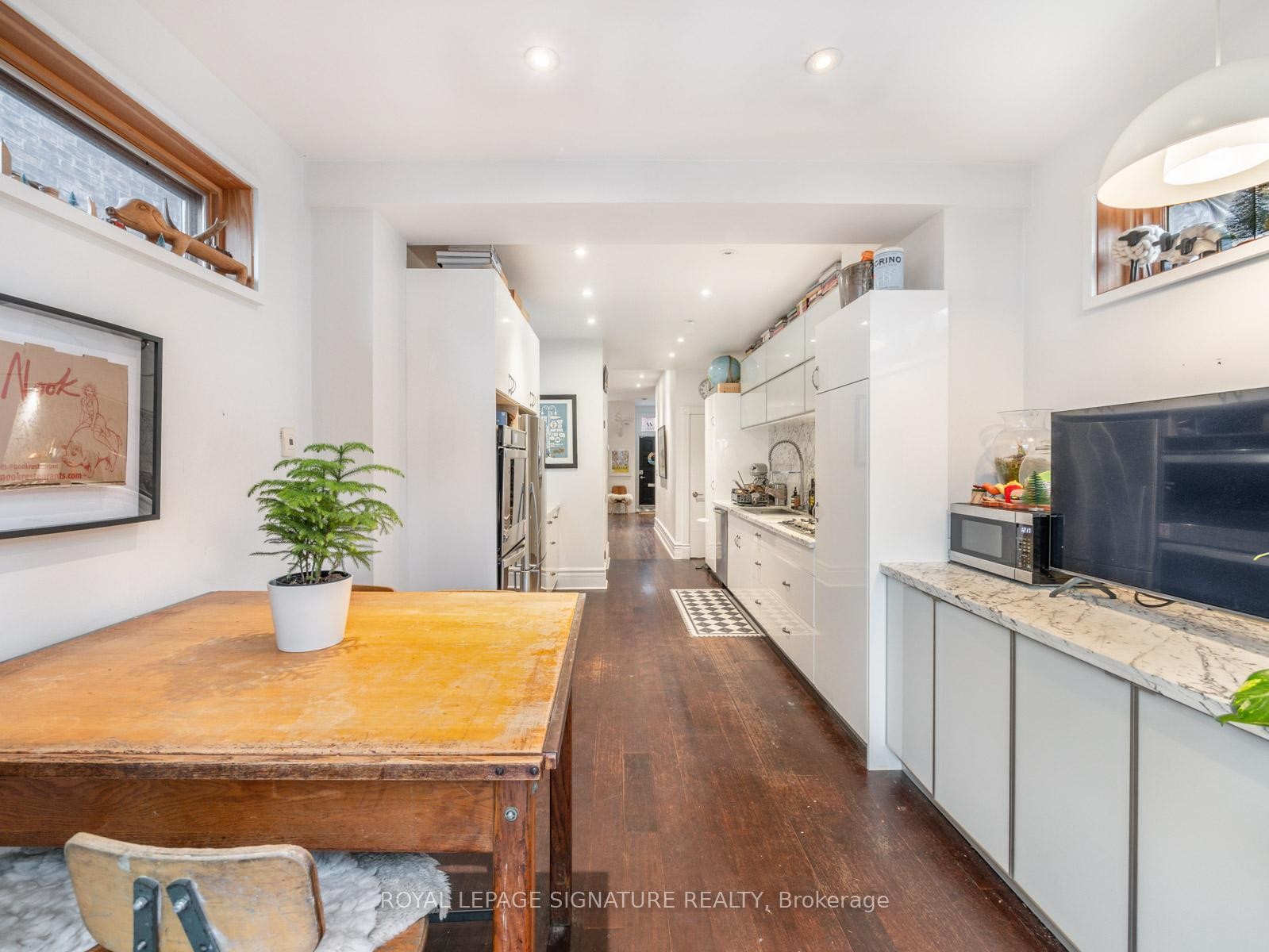 









14


Tranby

Avenue,
Toronto,




ON
M5R 1N5

