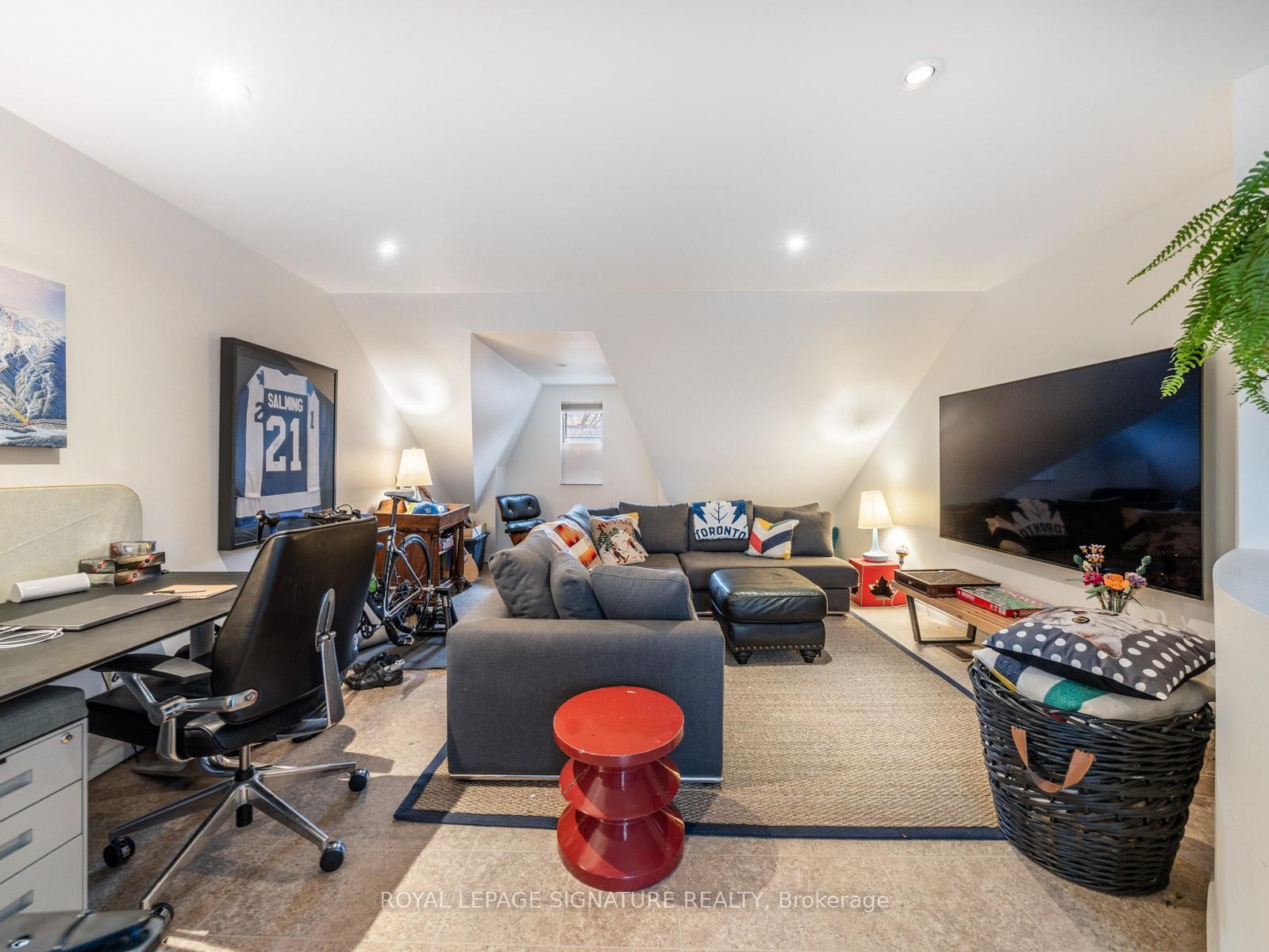 









14


Tranby

Avenue,
Toronto,




ON
M5R 1N5

