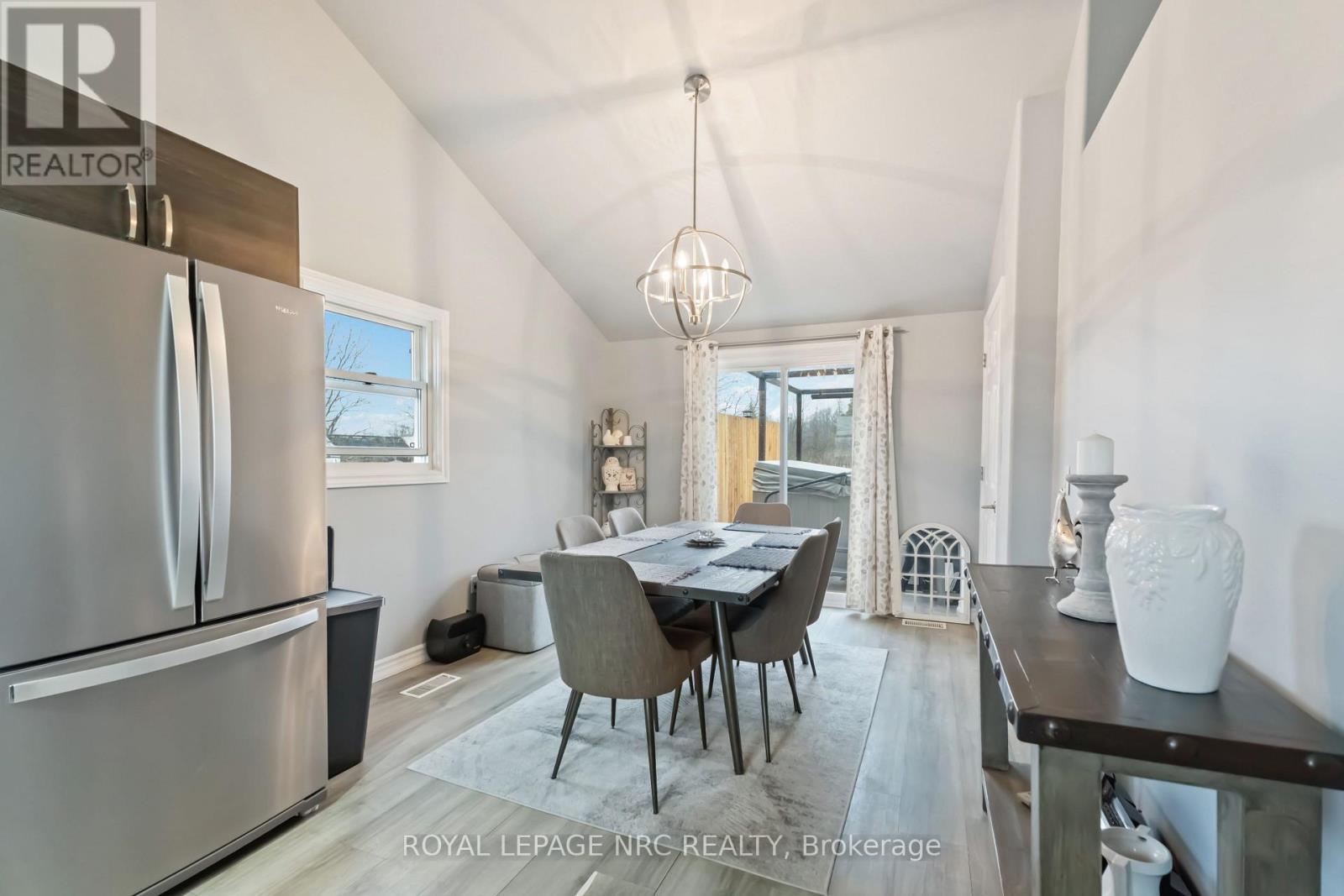 












3406 BOWEN ROAD

,
Fort Erie (Stevensville),




Ontario
L0S1S0

