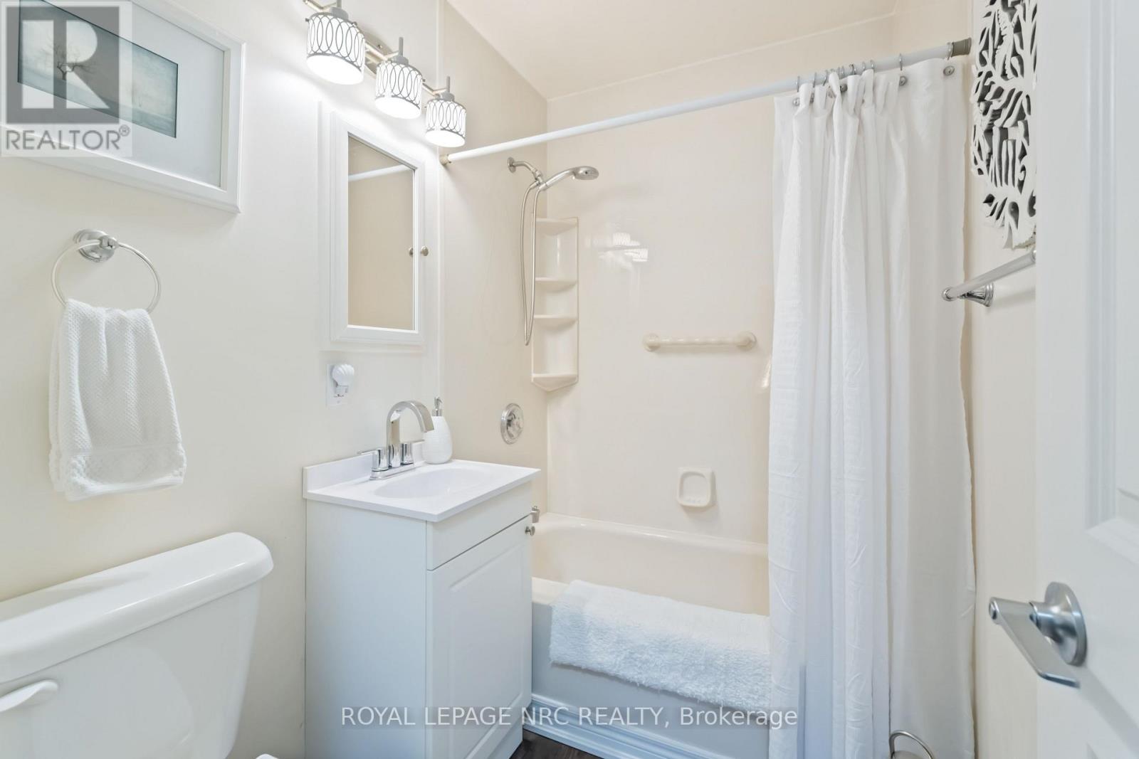 












3406 BOWEN ROAD

,
Fort Erie (Stevensville),




Ontario
L0S1S0

