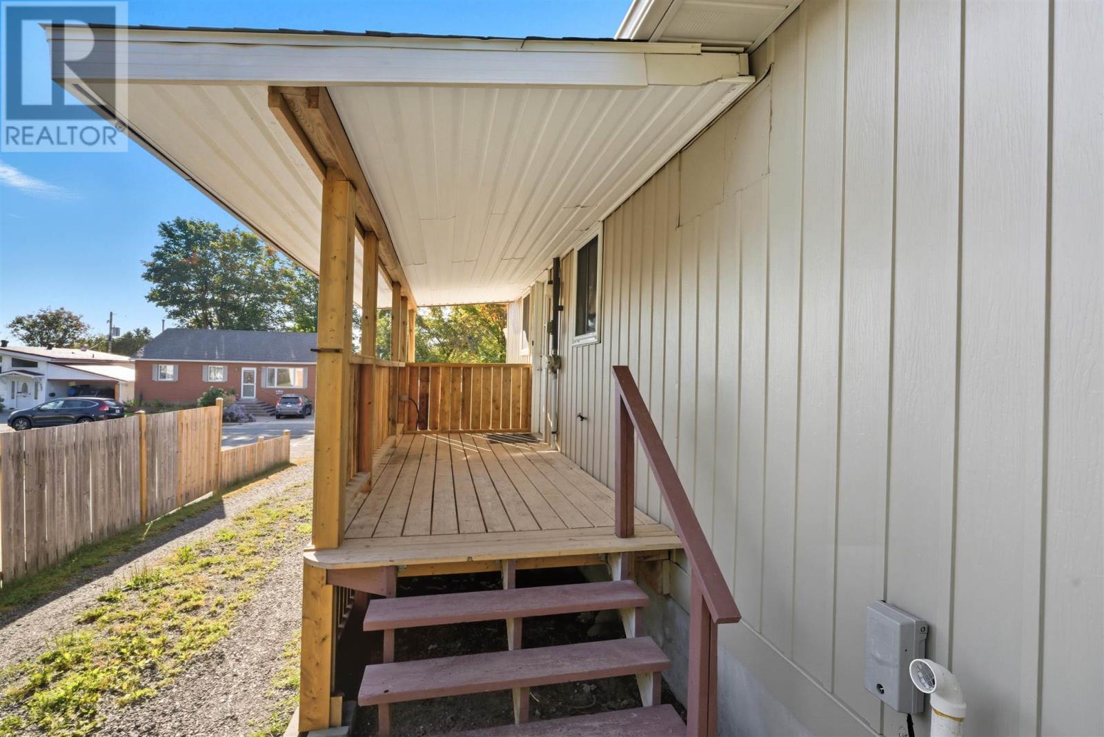 












62 Dieppe AVE

,
Elliot Lake,




Ontario
P5A1H3

