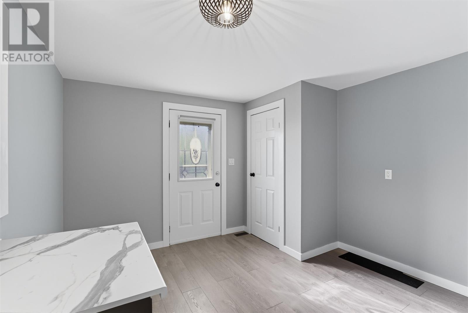 












62 Dieppe AVE

,
Elliot Lake,




Ontario
P5A1H3

