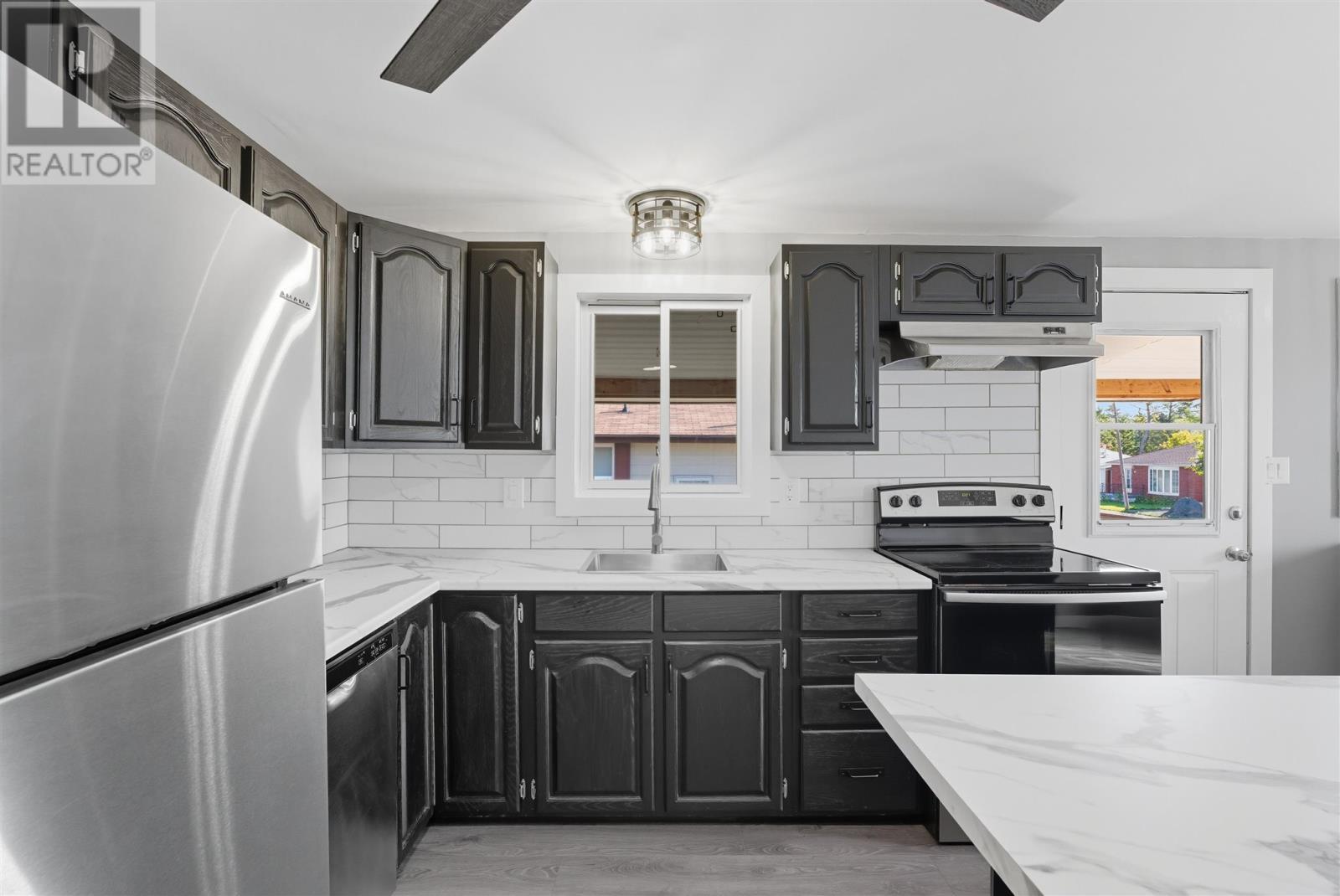 












62 Dieppe AVE

,
Elliot Lake,




Ontario
P5A1H3

