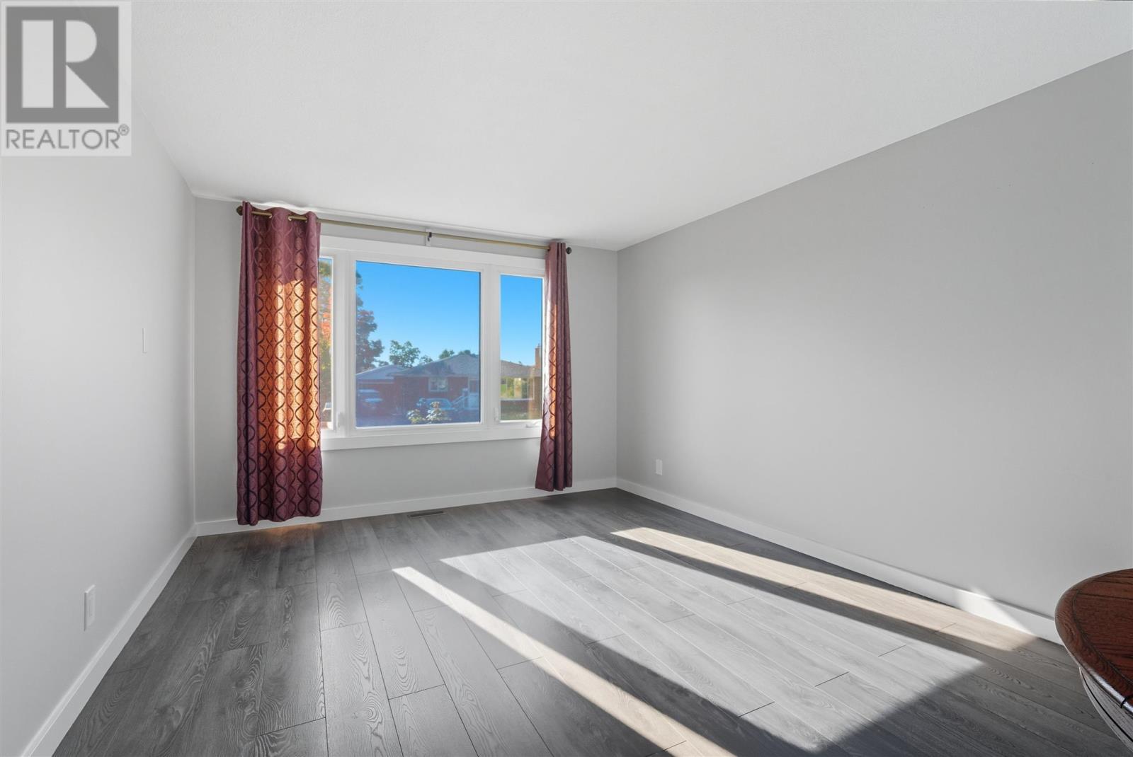 












62 Dieppe AVE

,
Elliot Lake,




Ontario
P5A1H3

