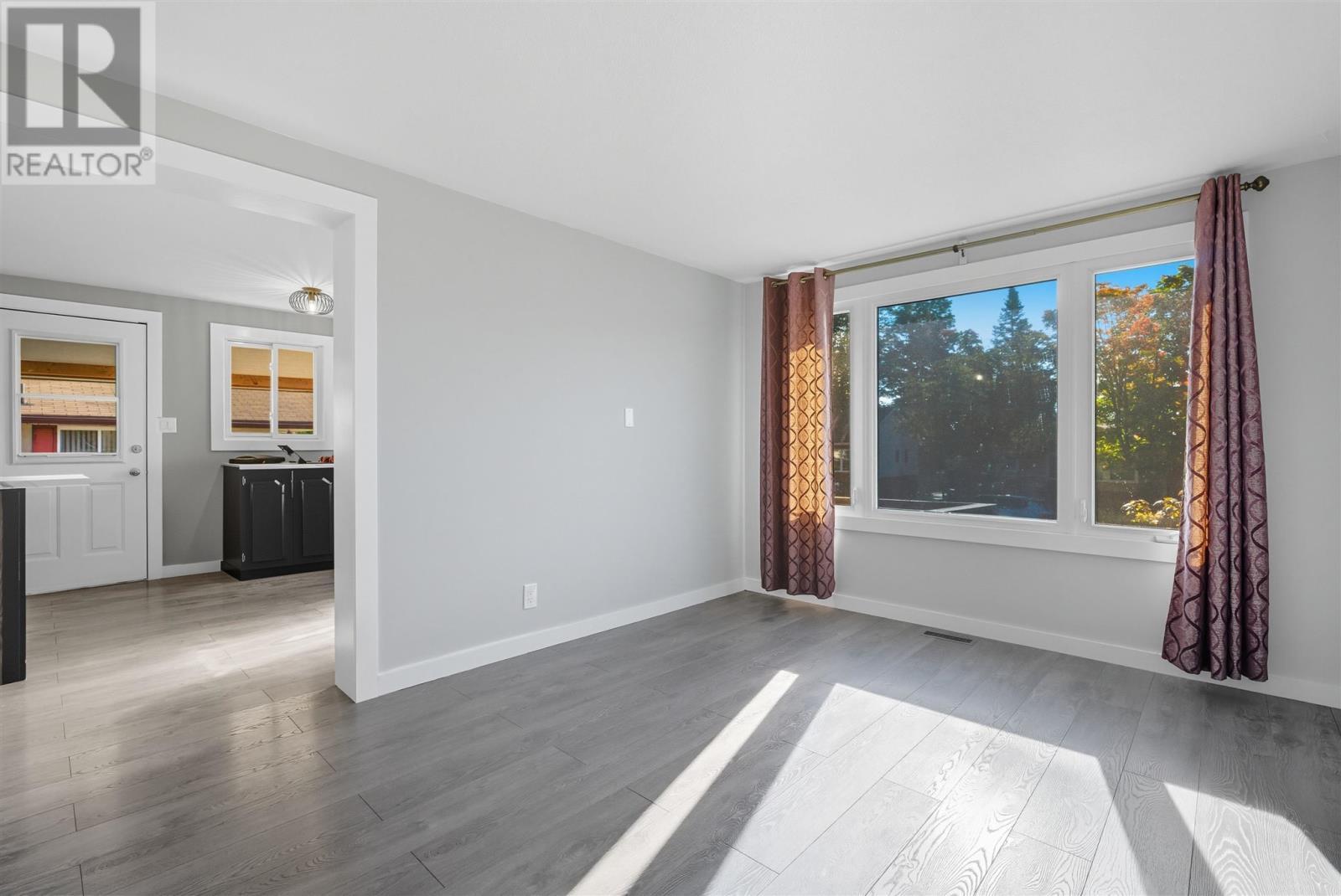 












62 Dieppe AVE

,
Elliot Lake,




Ontario
P5A1H3

