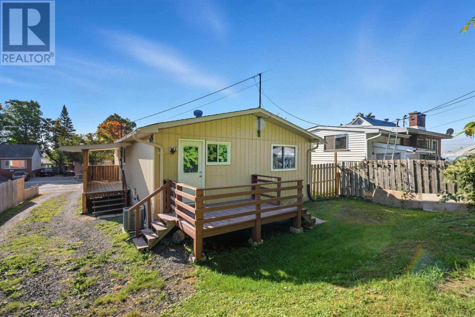 












62 Dieppe AVE

,
Elliot Lake,




Ontario
P5A1H3

