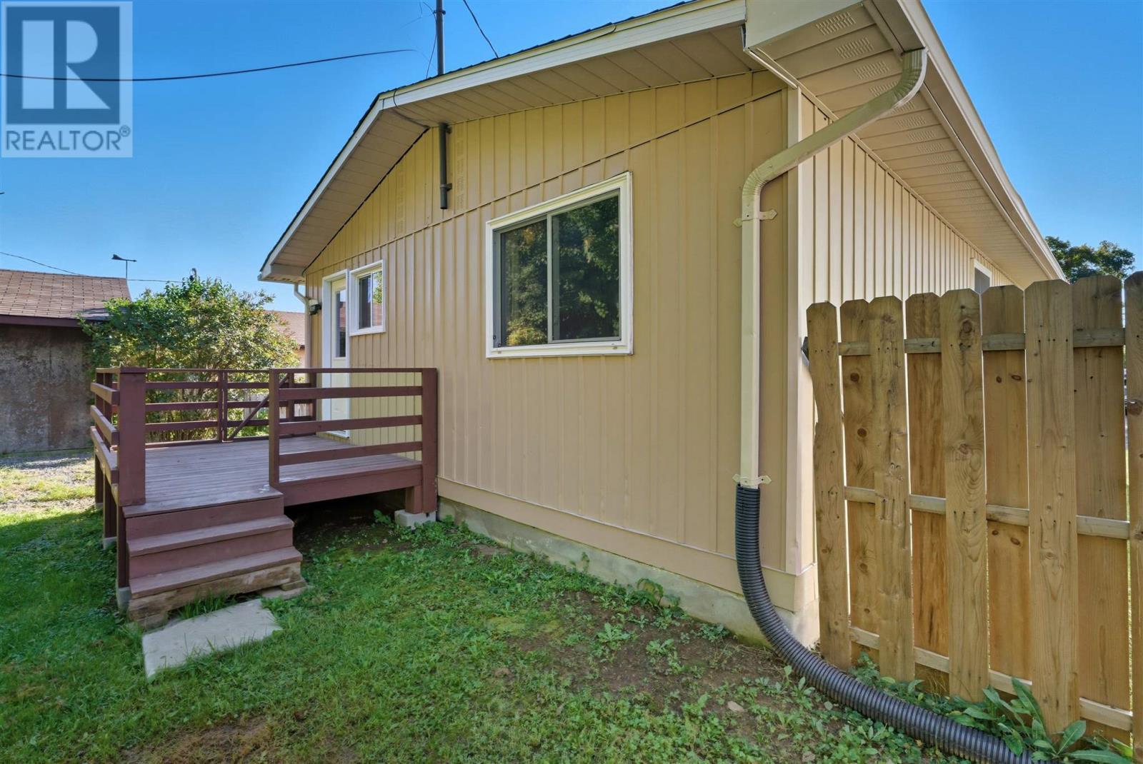 












62 Dieppe AVE

,
Elliot Lake,




Ontario
P5A1H3

