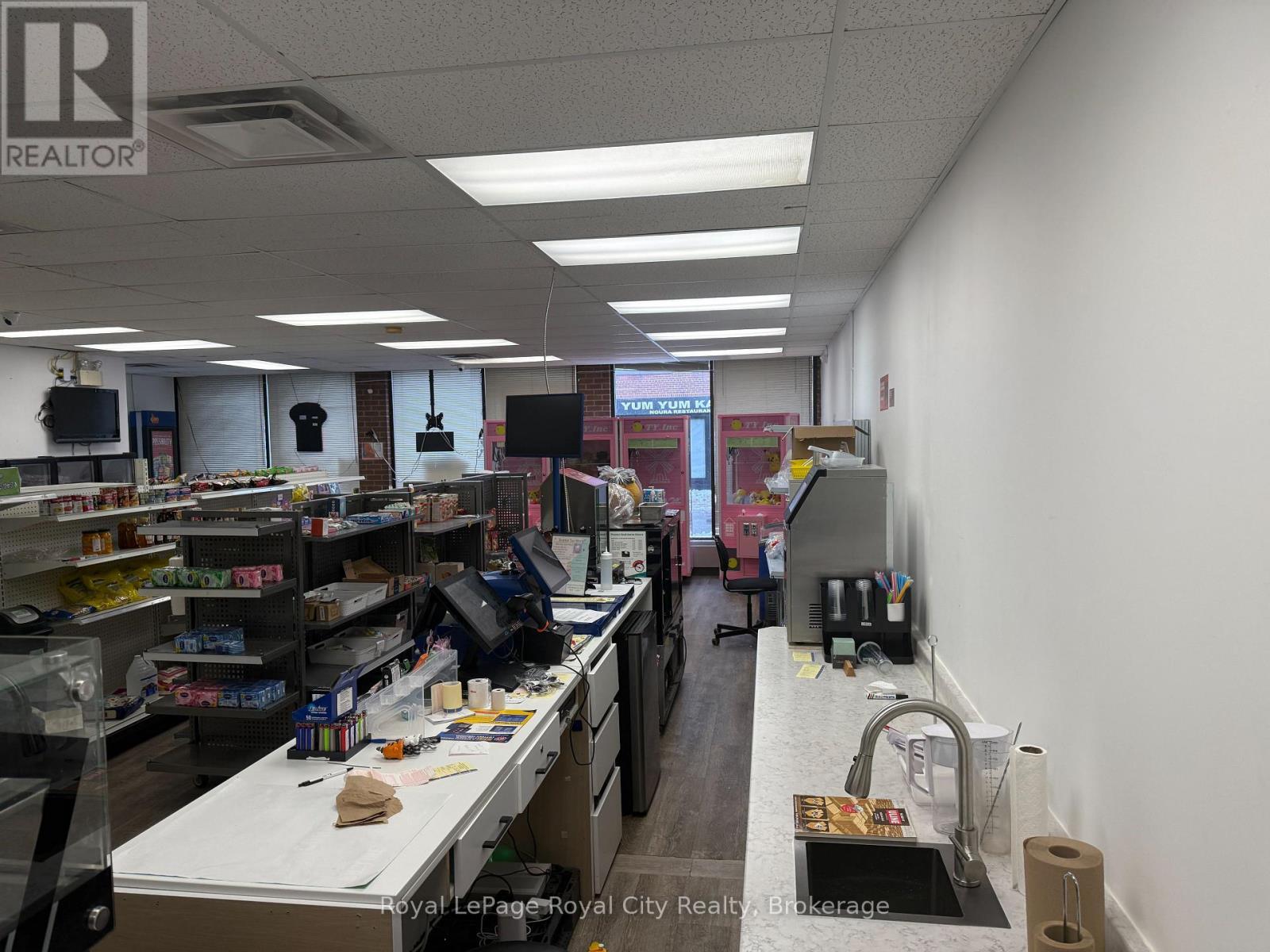 












1 - 46 CORK STREET E

,
Guelph (Downtown),




Ontario
N1H2W8

