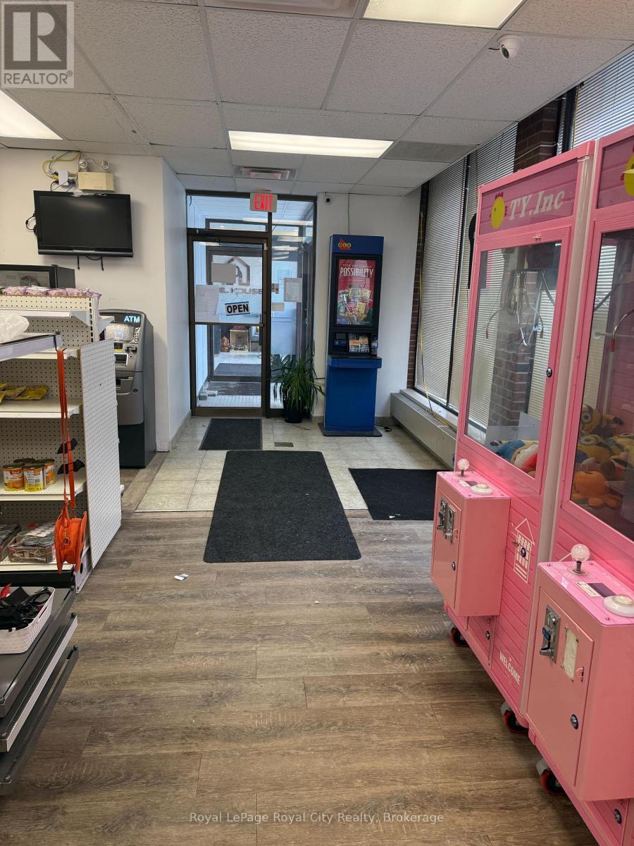 












1 - 46 CORK STREET E

,
Guelph (Downtown),




Ontario
N1H2W8

