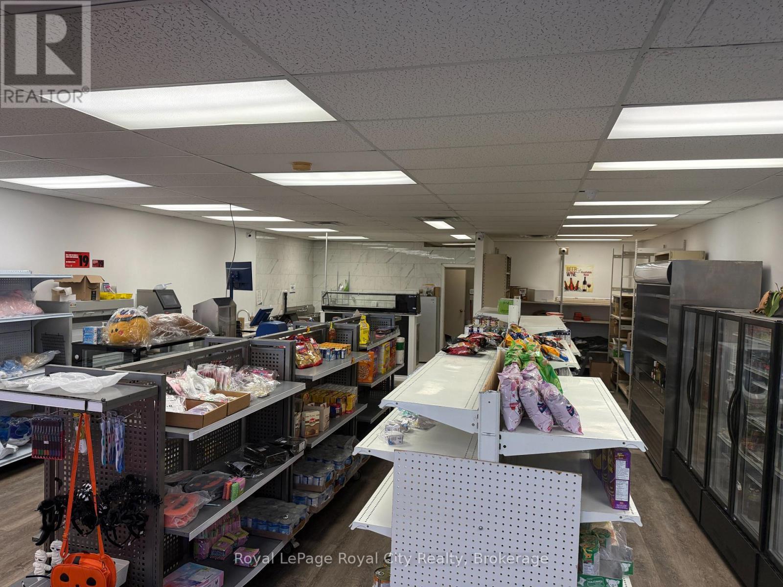 












1 - 46 CORK STREET E

,
Guelph (Downtown),




Ontario
N1H2W8

