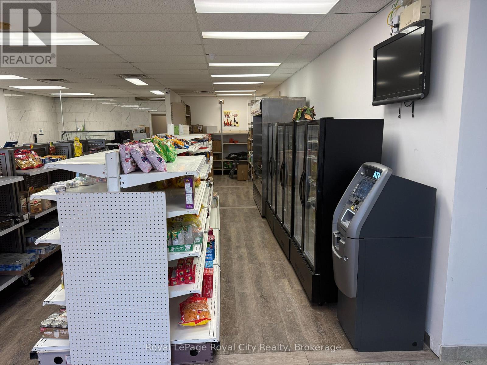 












1 - 46 CORK STREET E

,
Guelph (Downtown),




Ontario
N1H2W8

