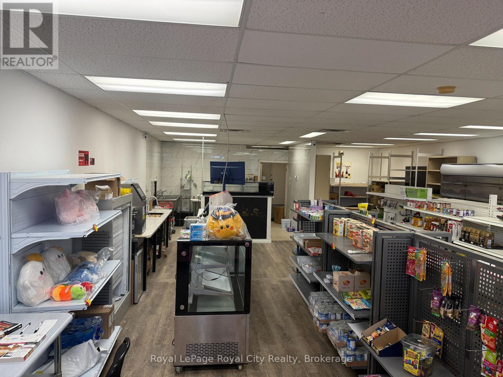 












1 - 46 CORK STREET E

,
Guelph (Downtown),




Ontario
N1H2W8

