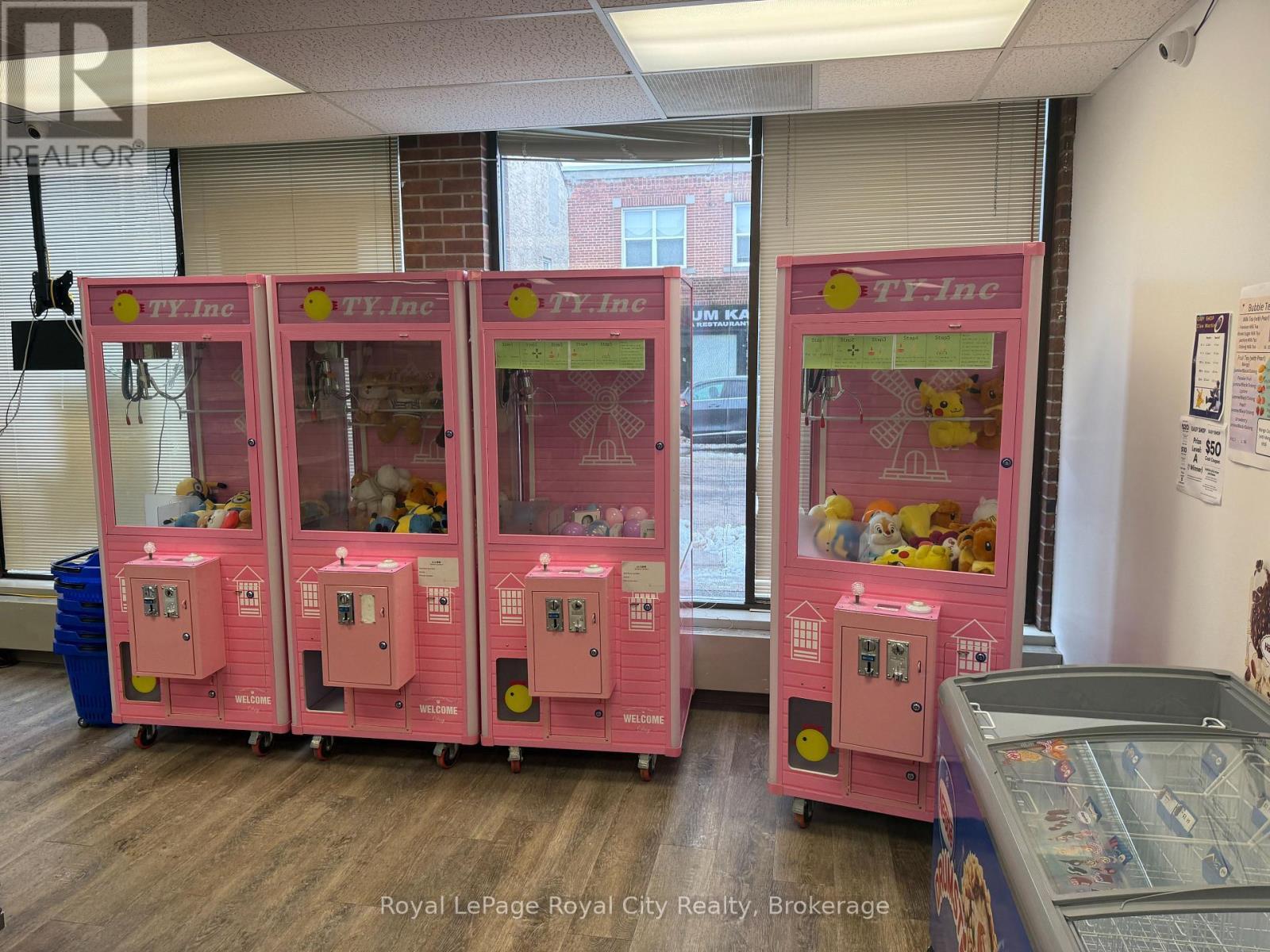 












1 - 46 CORK STREET E

,
Guelph (Downtown),




Ontario
N1H2W8

