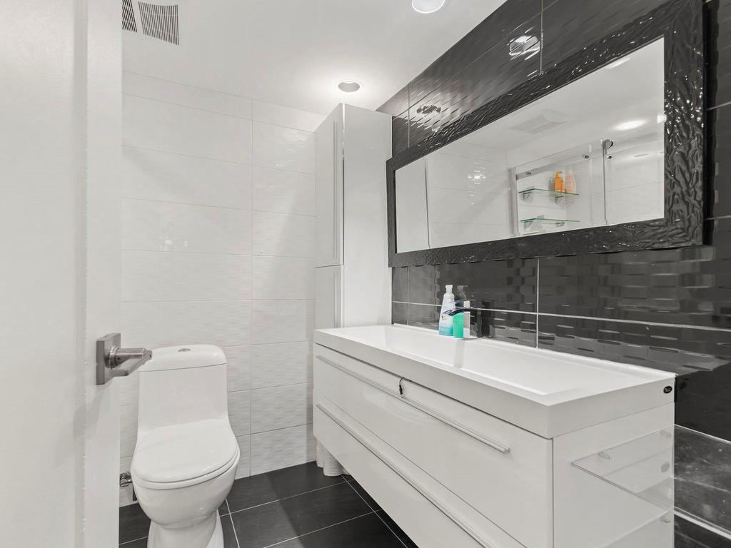 









5900


Av. Armstrong

, 508,
Côte-Saint-Luc,




QC
H4W2Z5

