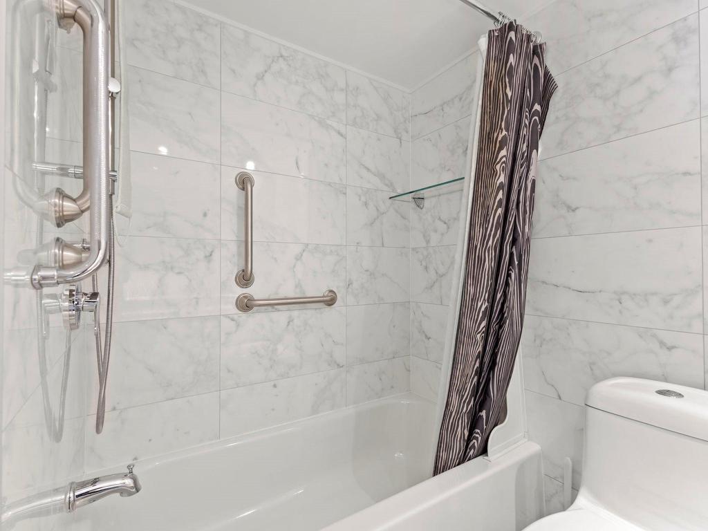 









5900


Av. Armstrong

, 508,
Côte-Saint-Luc,




QC
H4W2Z5

