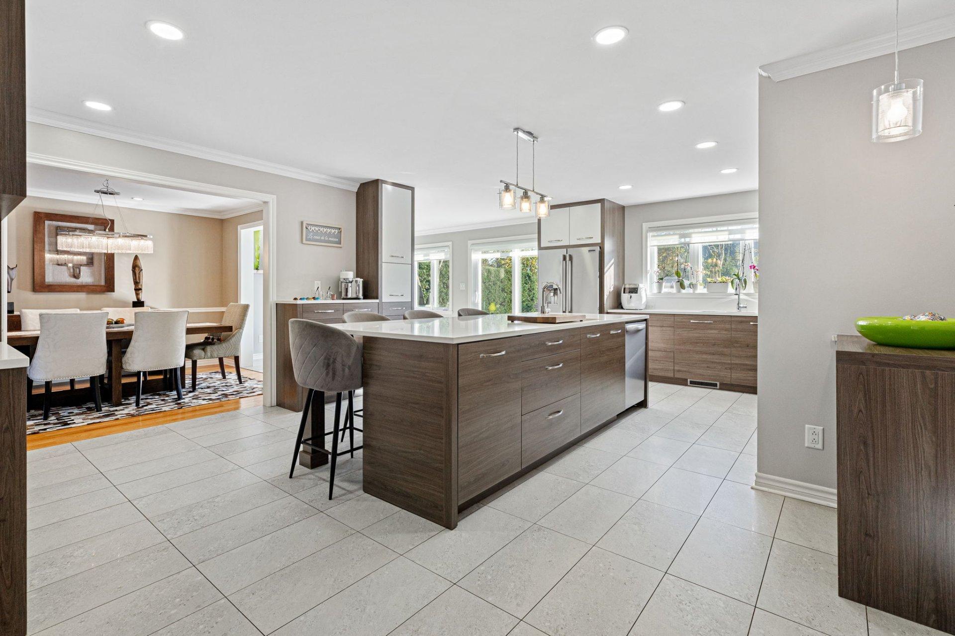 









314


Rue de Gascogne

,
Boucherville,




QC
J4B8T2

