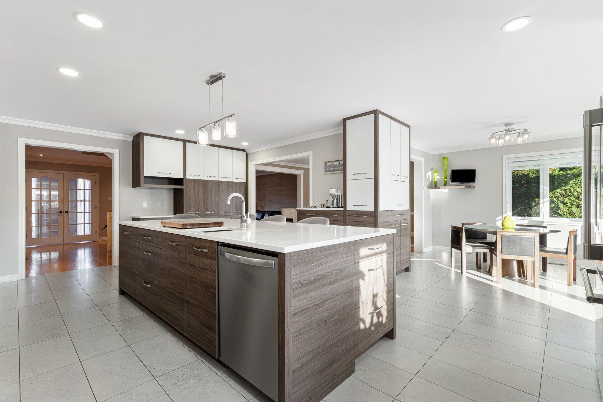 









314


Rue de Gascogne

,
Boucherville,




QC
J4B8T2

