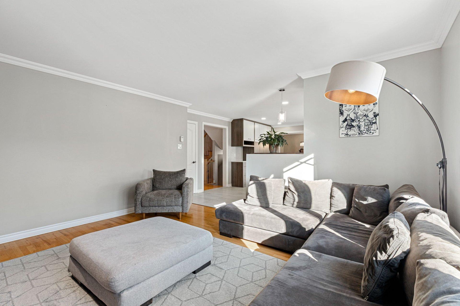 









314


Rue de Gascogne

,
Boucherville,




QC
J4B8T2

