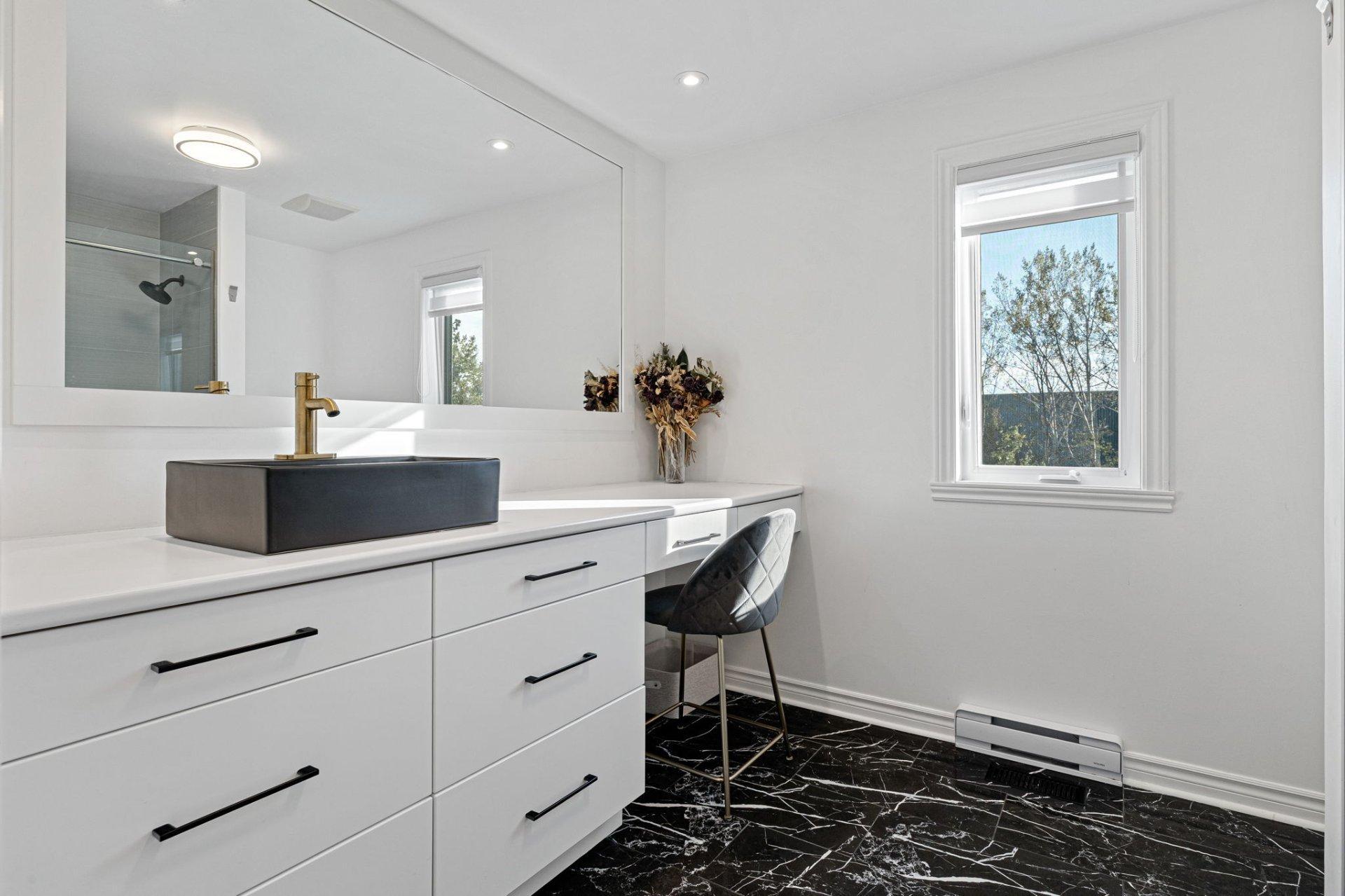 









314


Rue de Gascogne

,
Boucherville,




QC
J4B8T2

