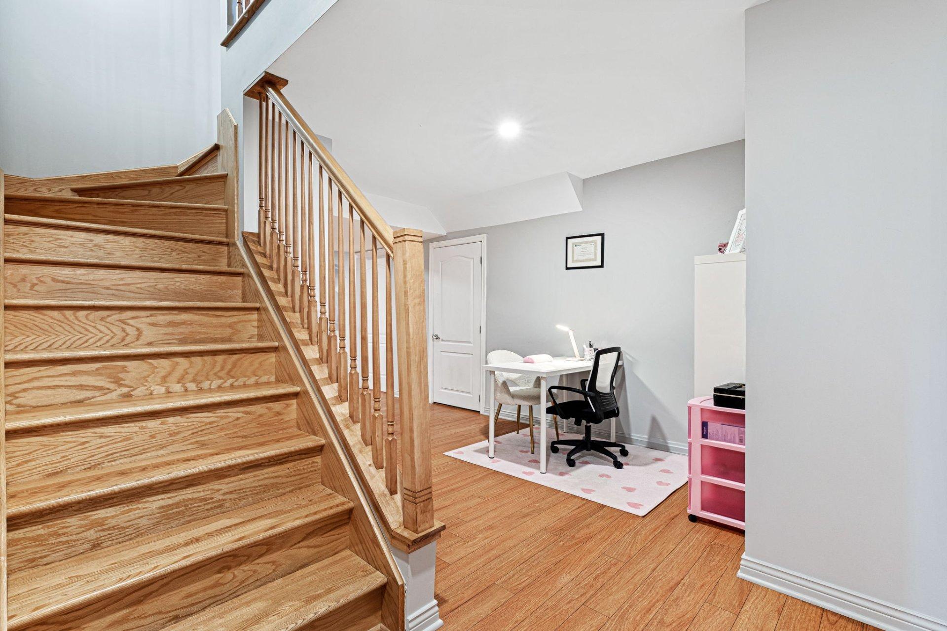 









314


Rue de Gascogne

,
Boucherville,




QC
J4B8T2

