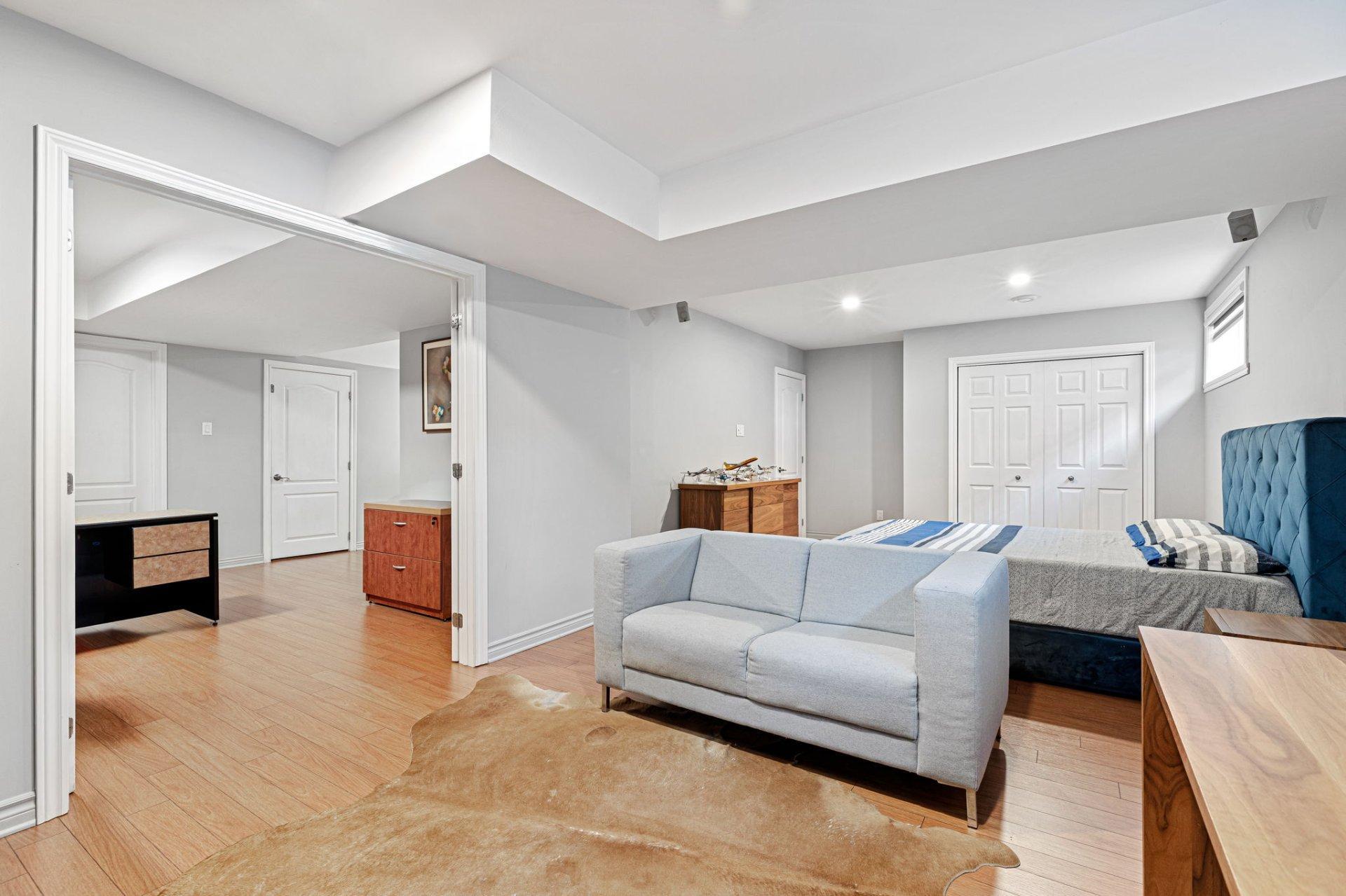 









314


Rue de Gascogne

,
Boucherville,




QC
J4B8T2

