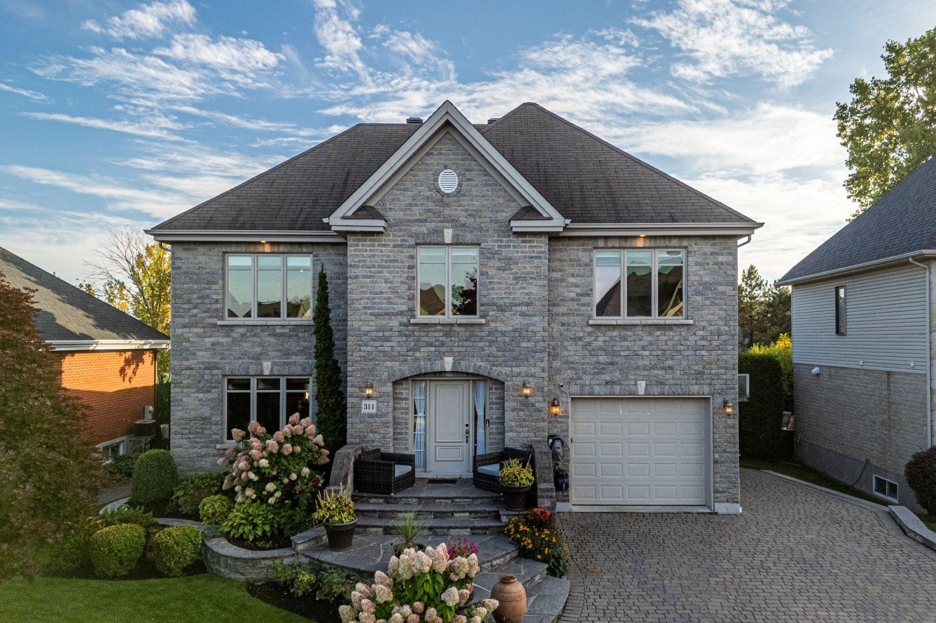 









314


Rue de Gascogne

,
Boucherville,




QC
J4B8T2

