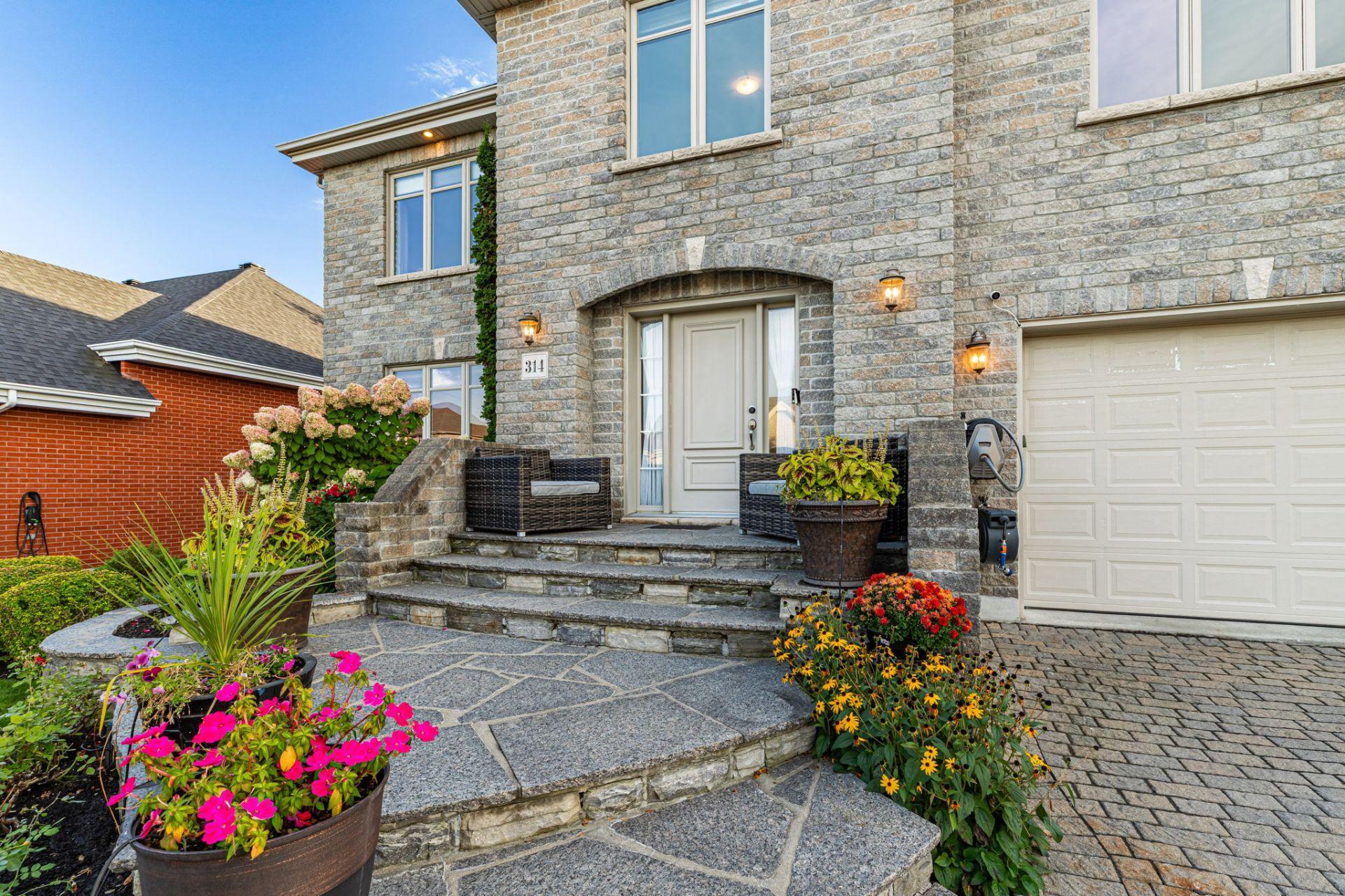 









314


Rue de Gascogne

,
Boucherville,




QC
J4B8T2

