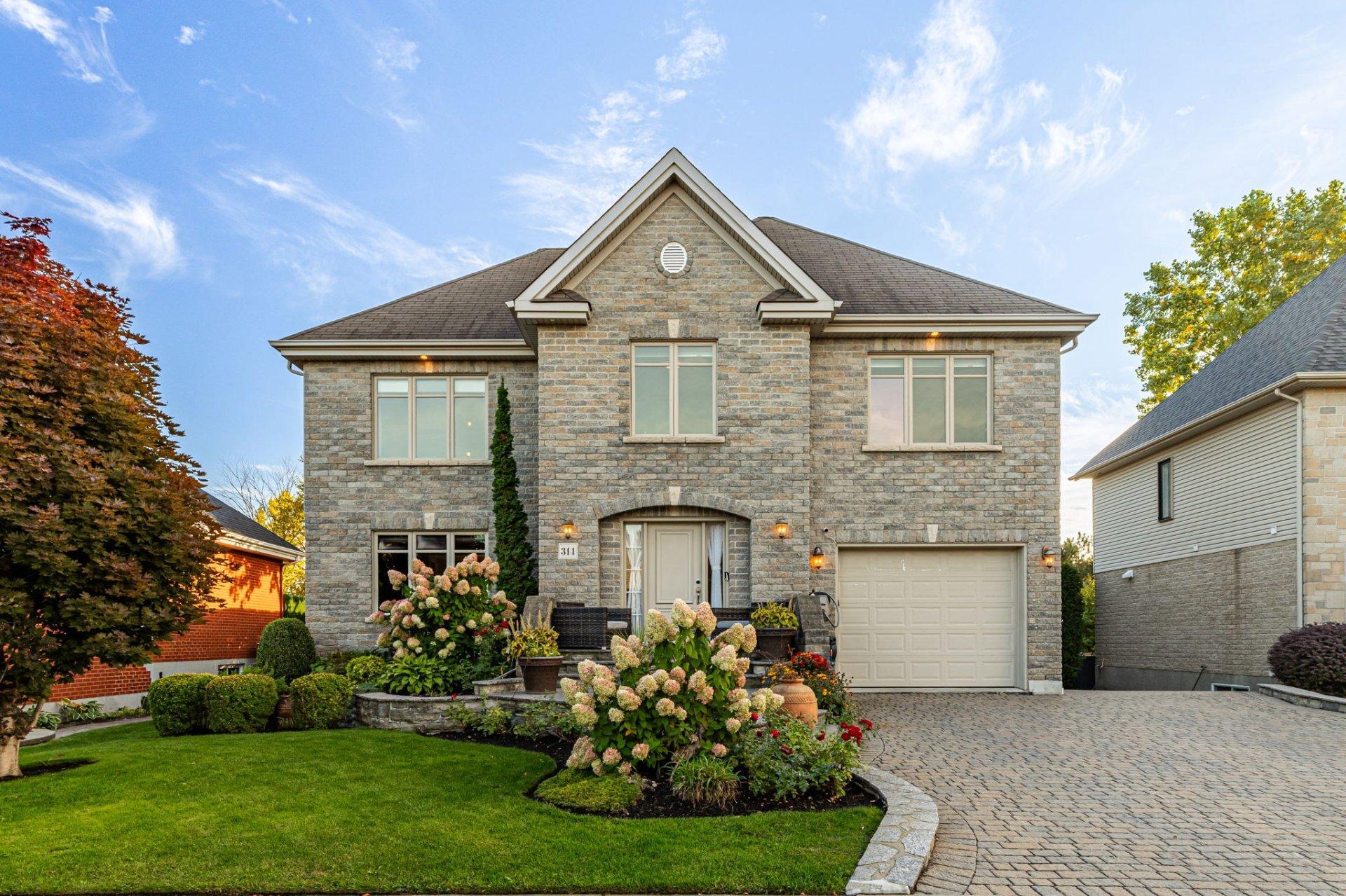 









314


Rue de Gascogne

,
Boucherville,




QC
J4B8T2

