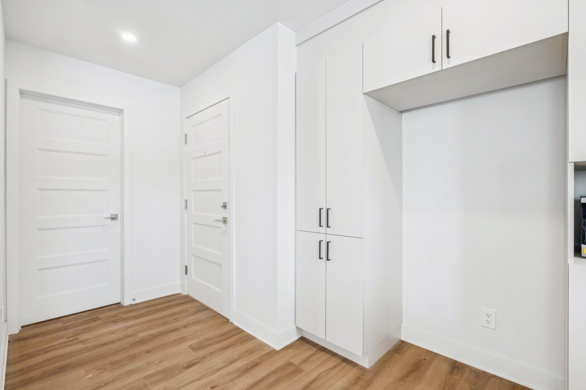 









402


Av. Barron

, 102,
Lachute,




QC
J8H4L6

