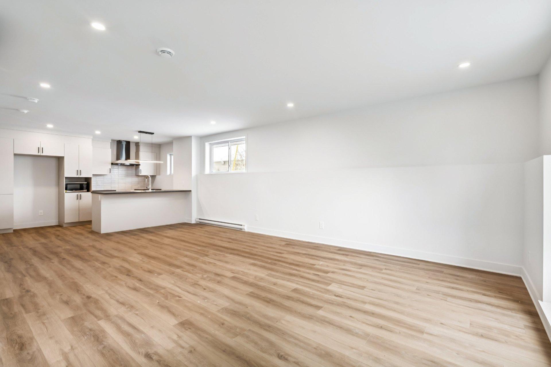 









402


Av. Barron

, 102,
Lachute,




QC
J8H4L6

