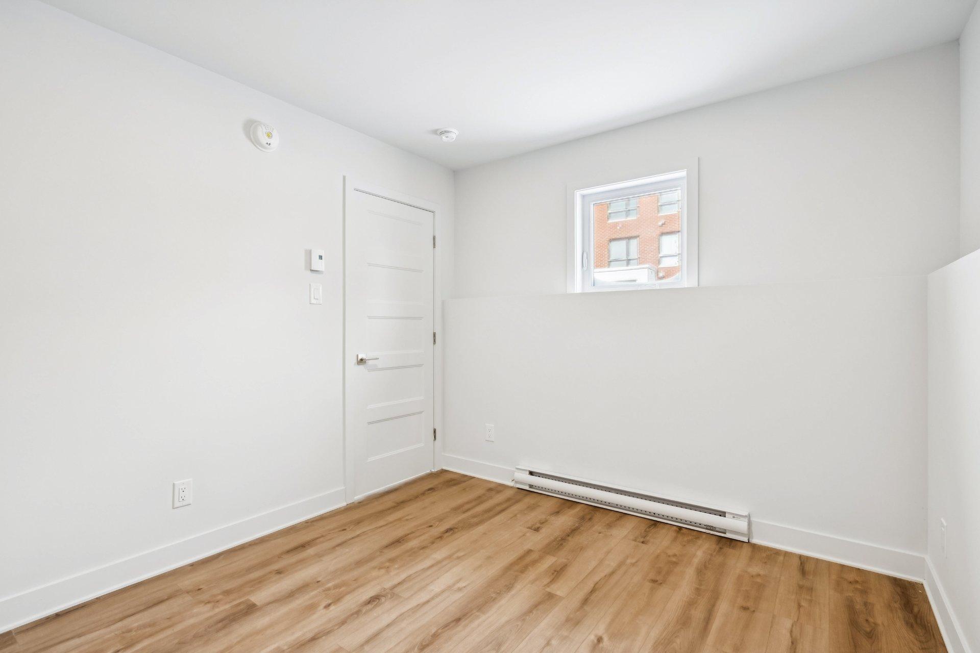 









402


Av. Barron

, 102,
Lachute,




QC
J8H4L6

