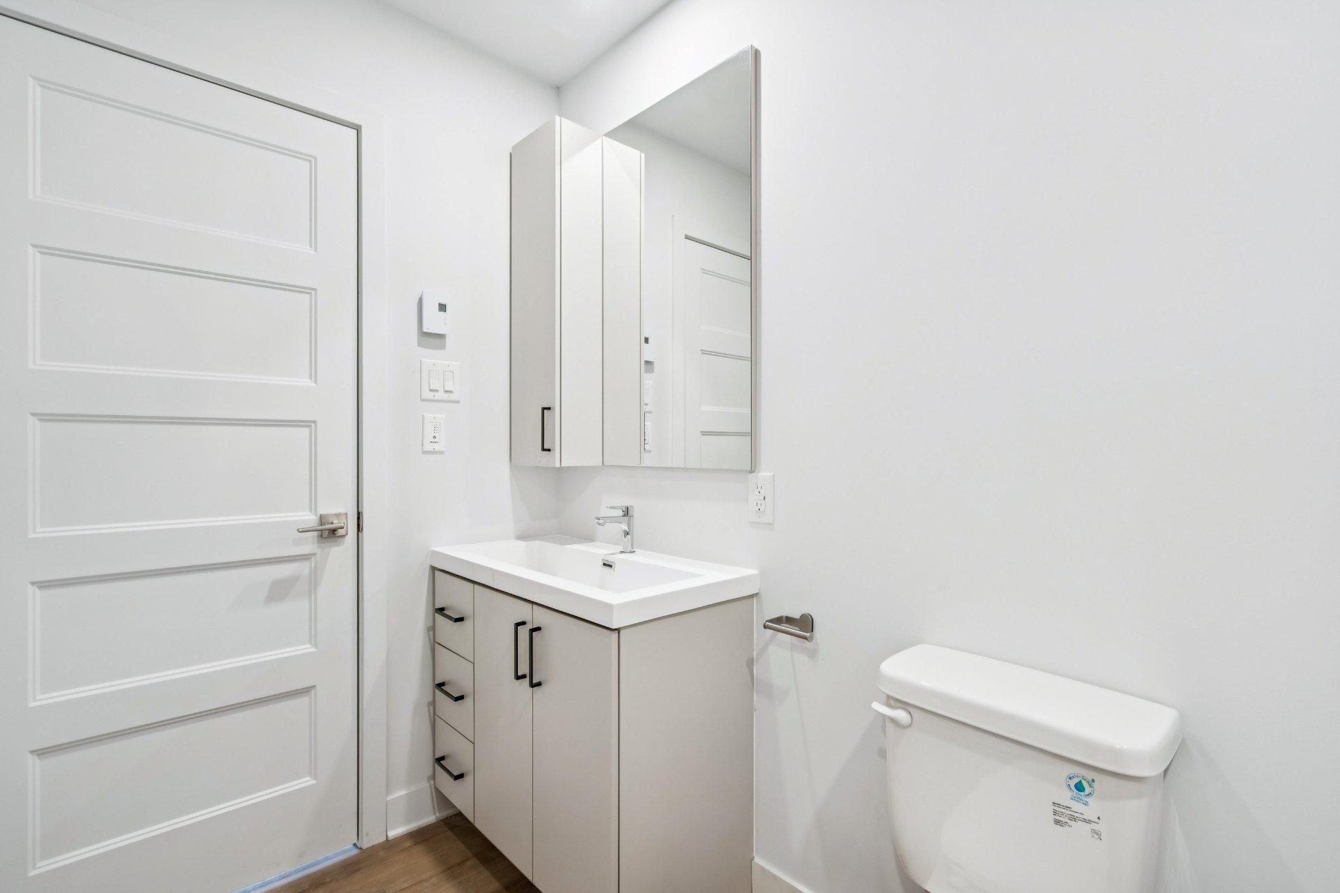 









402


Av. Barron

, 102,
Lachute,




QC
J8H4L6

