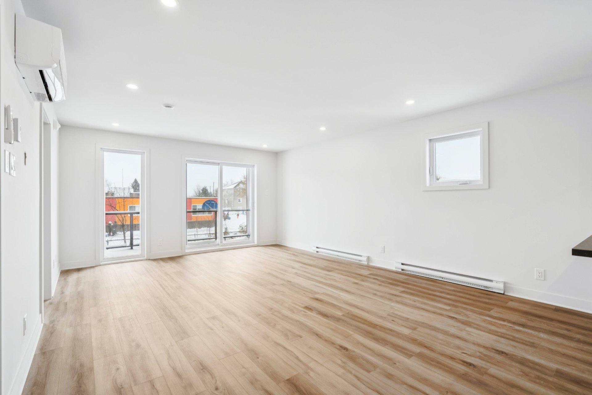 









402


Av. Barron

, 201,
Lachute,




QC
J8H4L6

