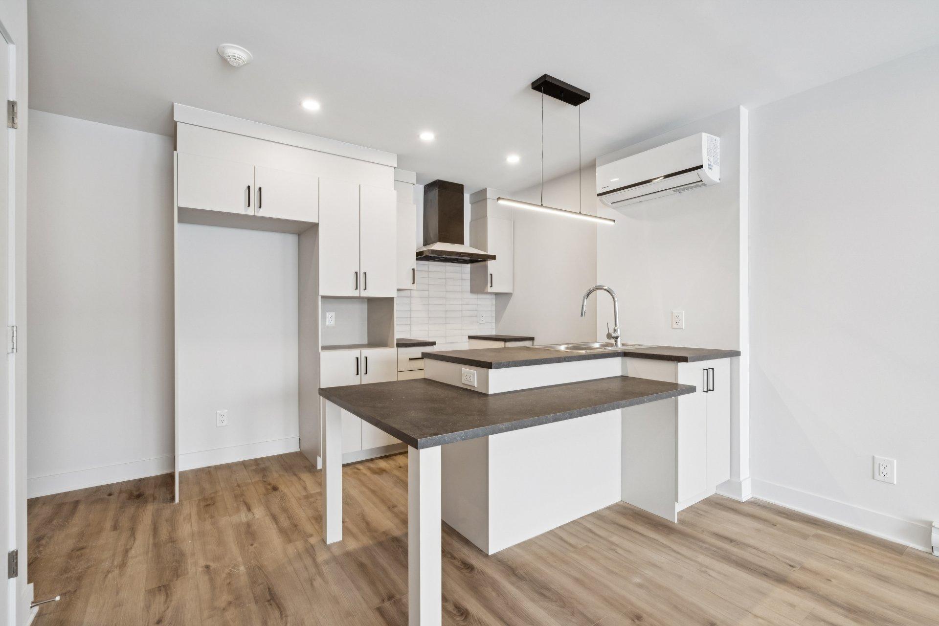 









402


Av. Barron

, 205,
Lachute,




QC
J8H4L6

