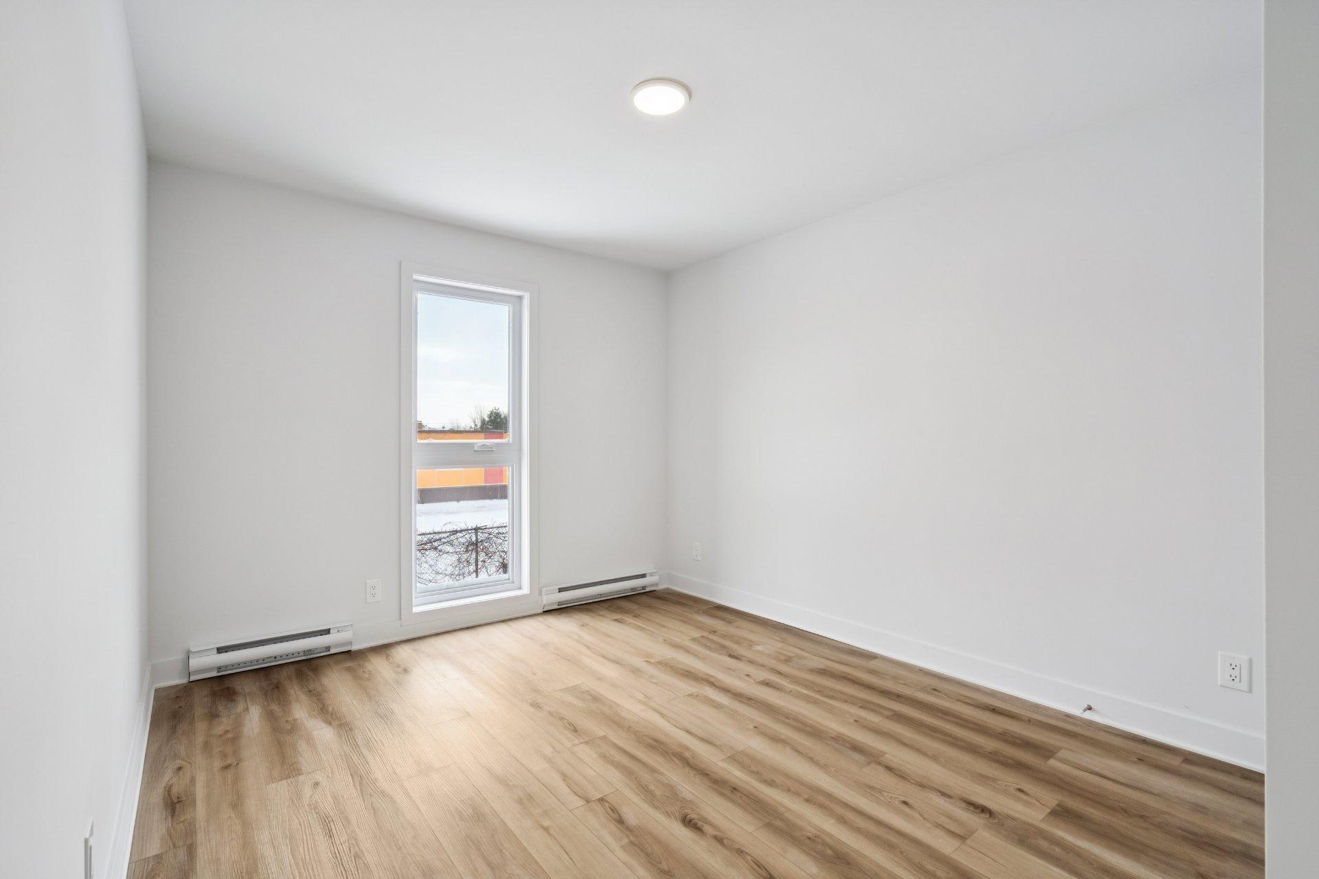 









402


Av. Barron

, 205,
Lachute,




QC
J8H4L6

