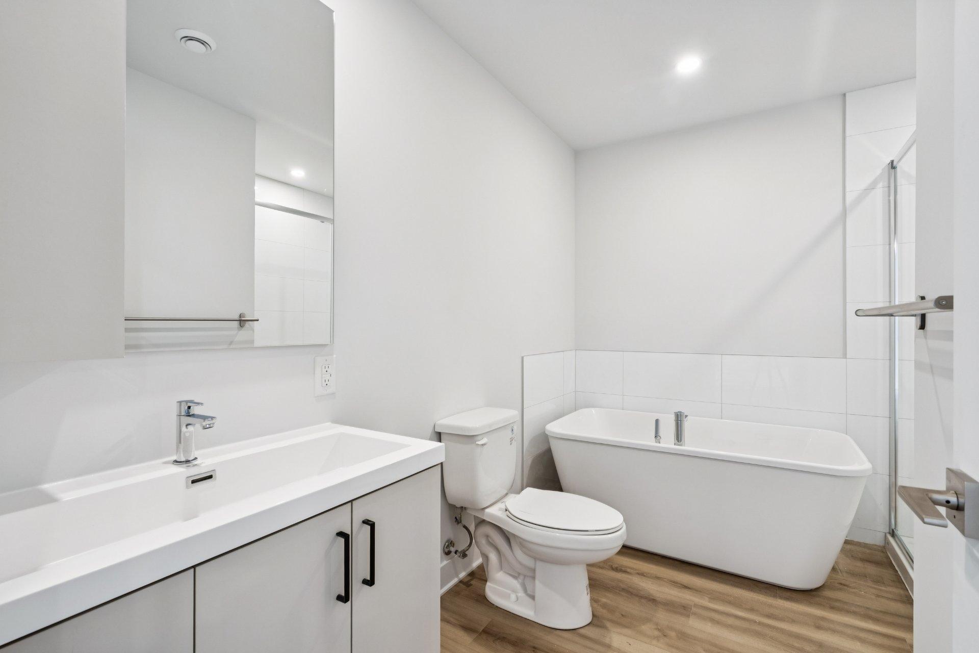 









402


Av. Barron

, 205,
Lachute,




QC
J8H4L6

