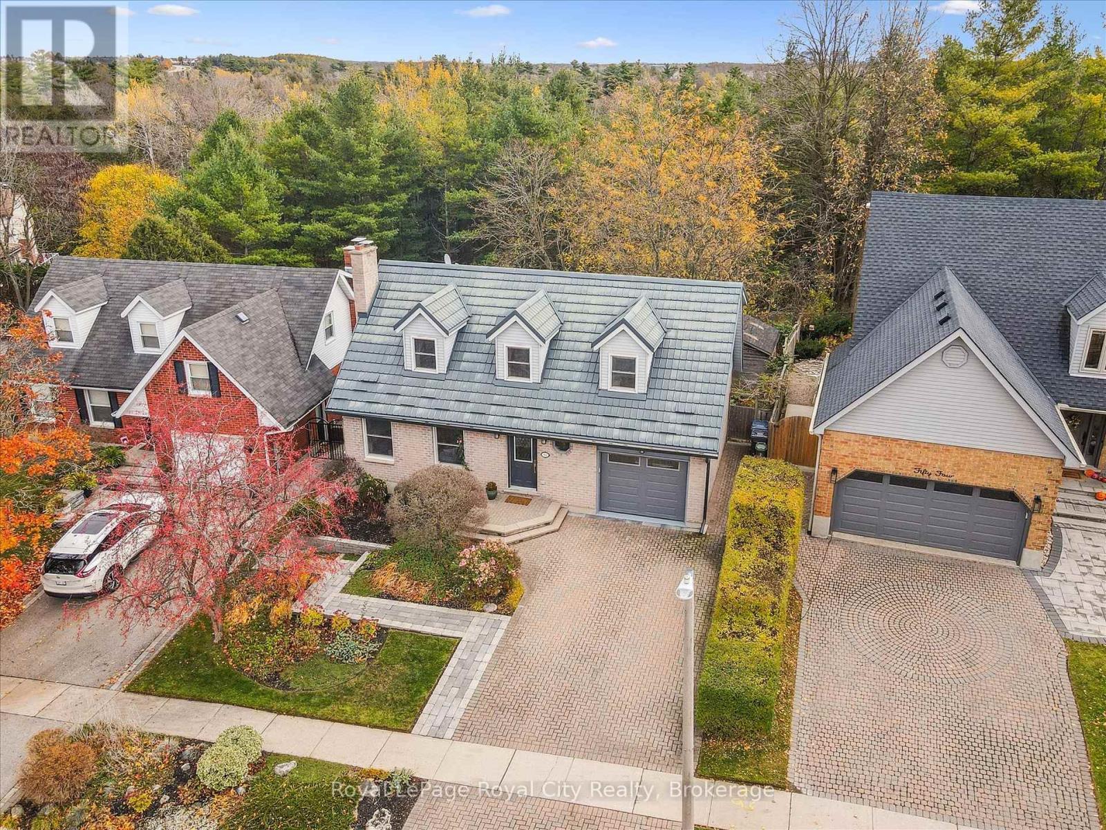 












52 HILLDALE CRESCENT

,
Guelph (Kortright West),




Ontario
N1G4B8

