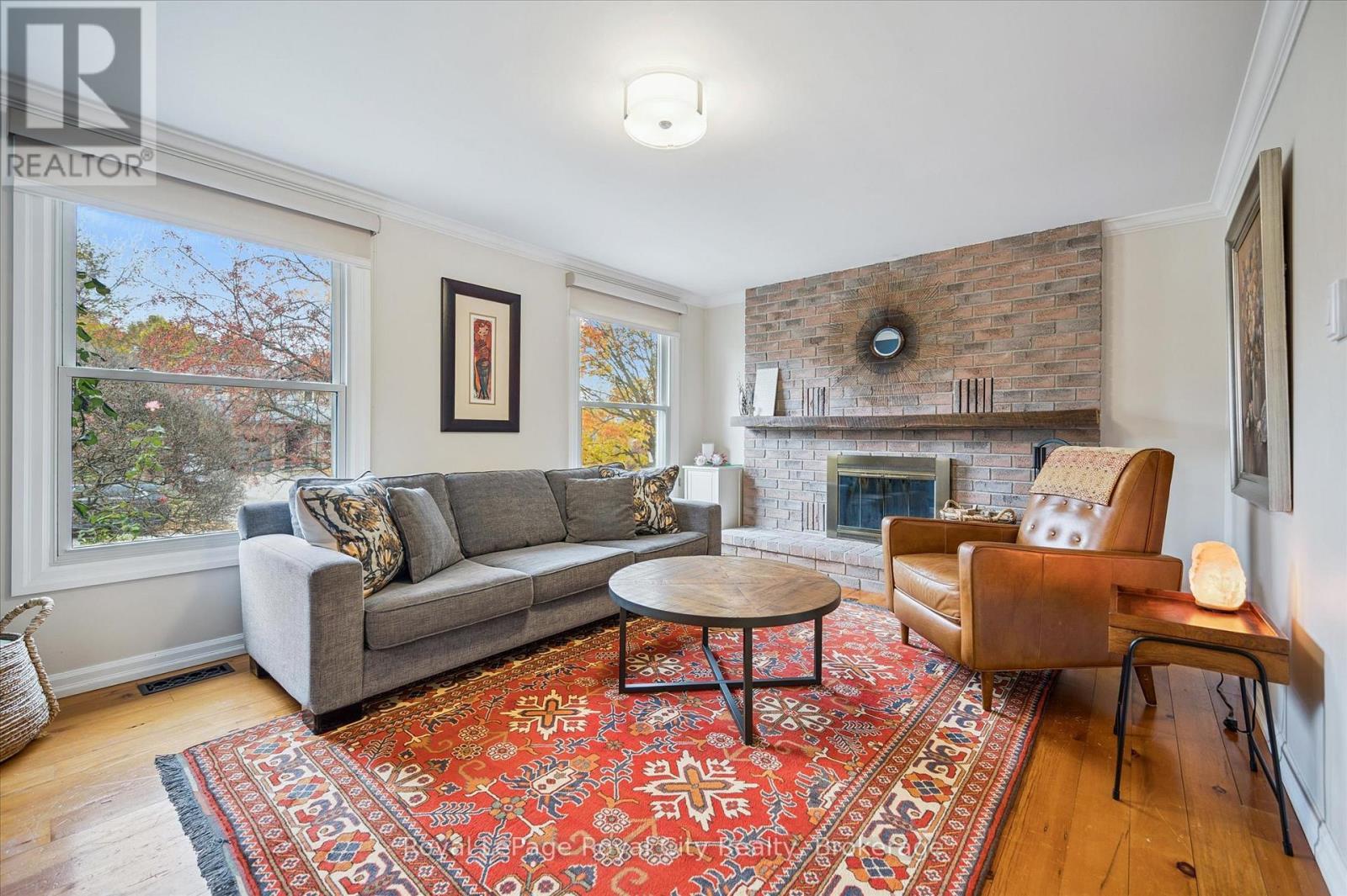 












52 HILLDALE CRESCENT

,
Guelph (Kortright West),




Ontario
N1G4B8

